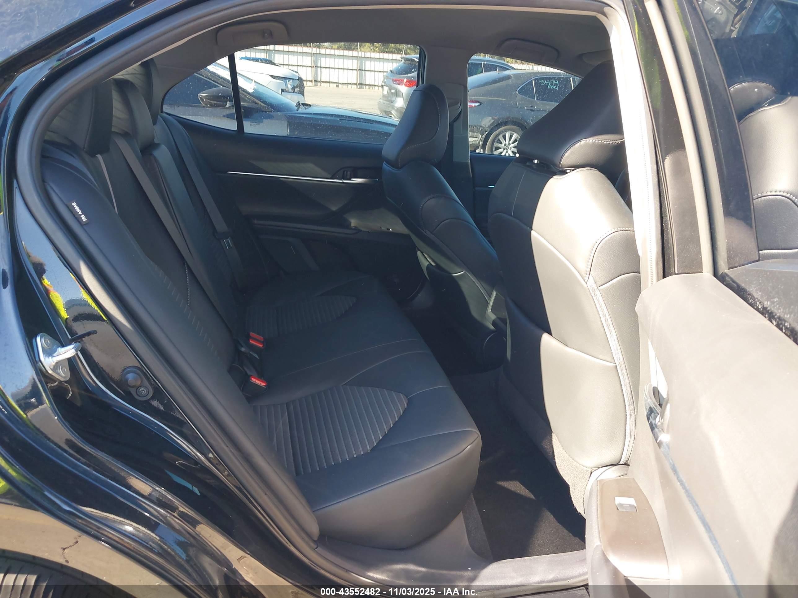 TOYOTA CAMRY image 8