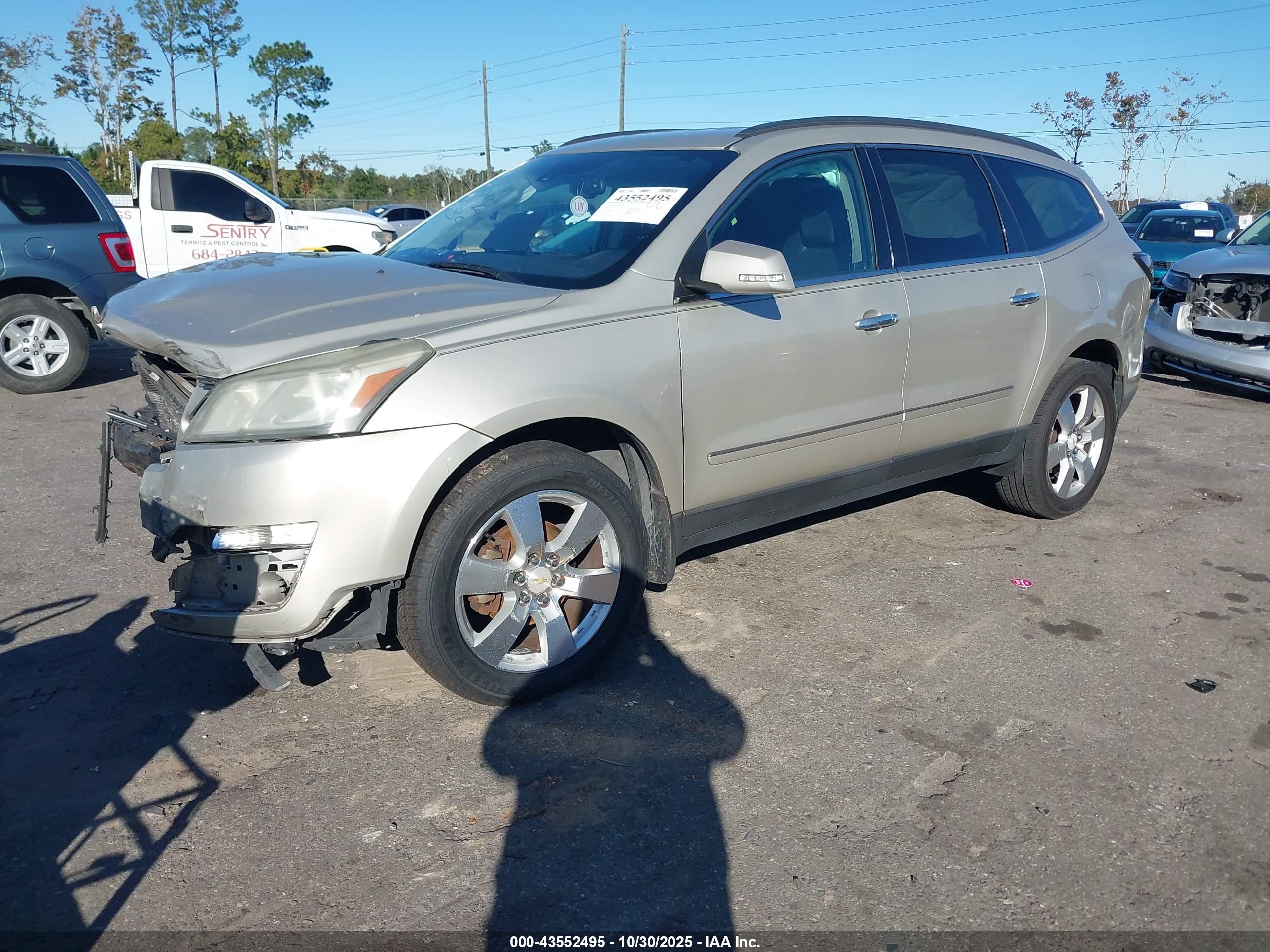 CHEVROLET TRAVERSE image 2