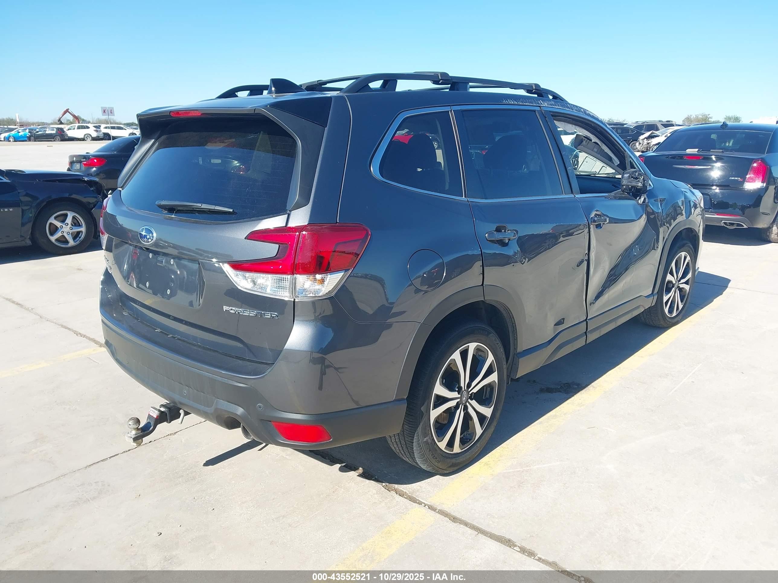 SUBARU FORESTER image 4
