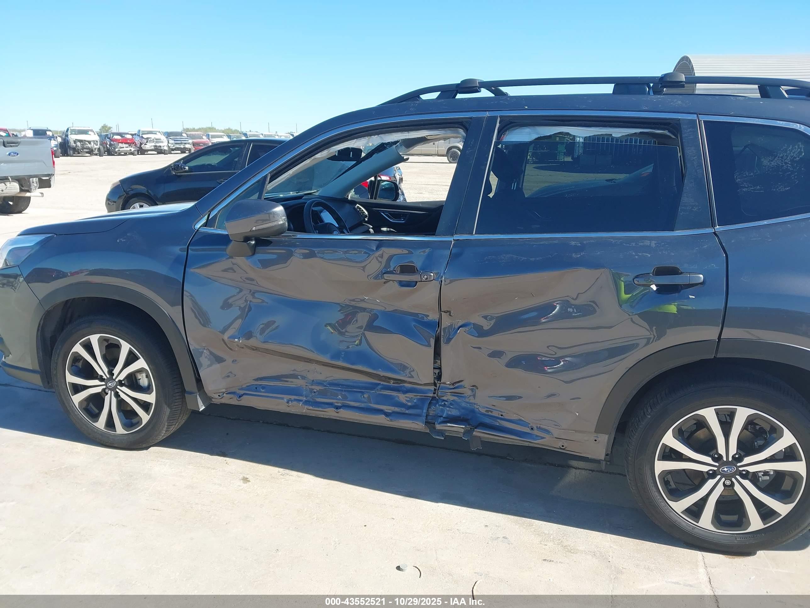 SUBARU FORESTER image 6