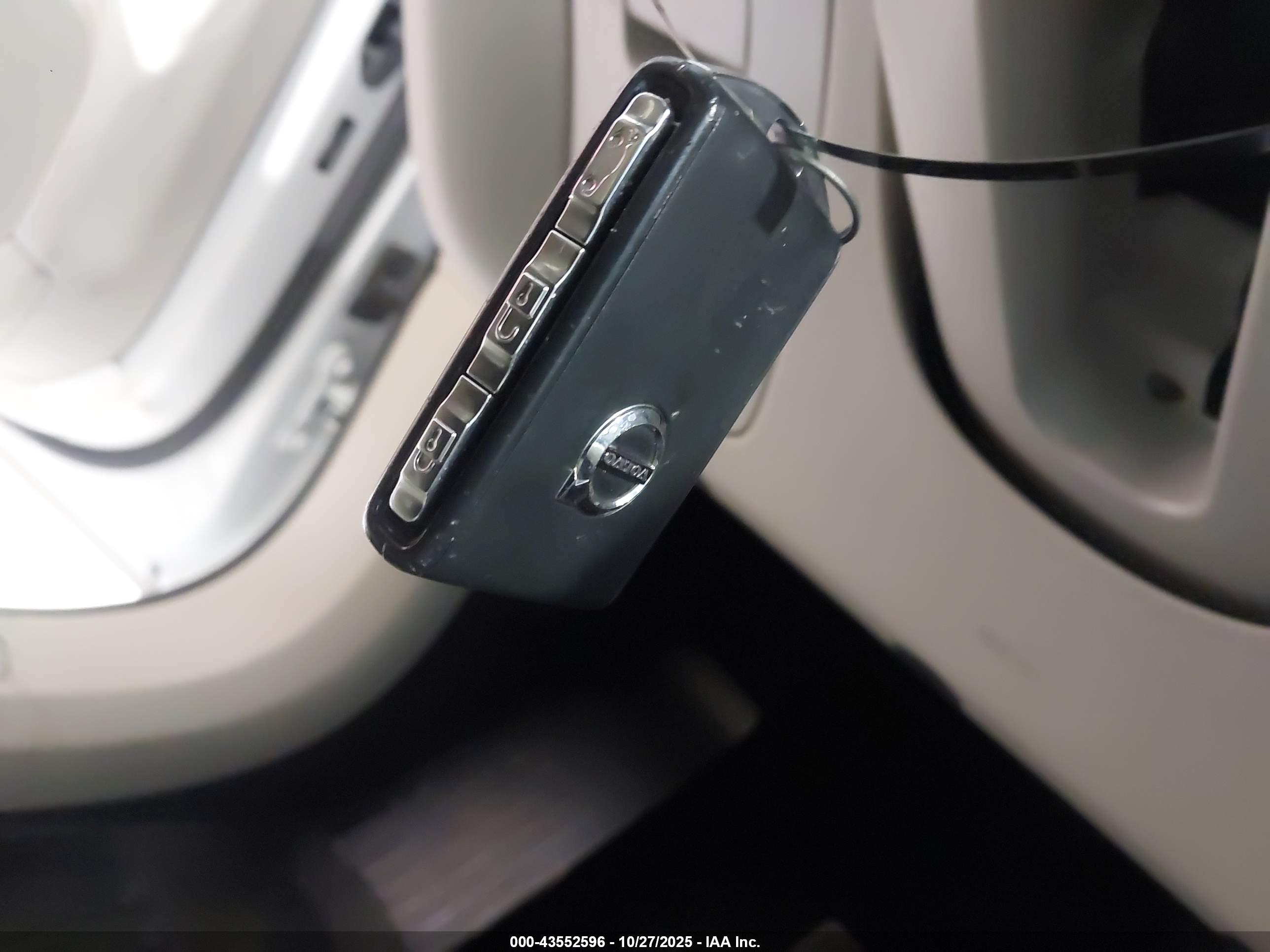 VOLVO XC90 image 11