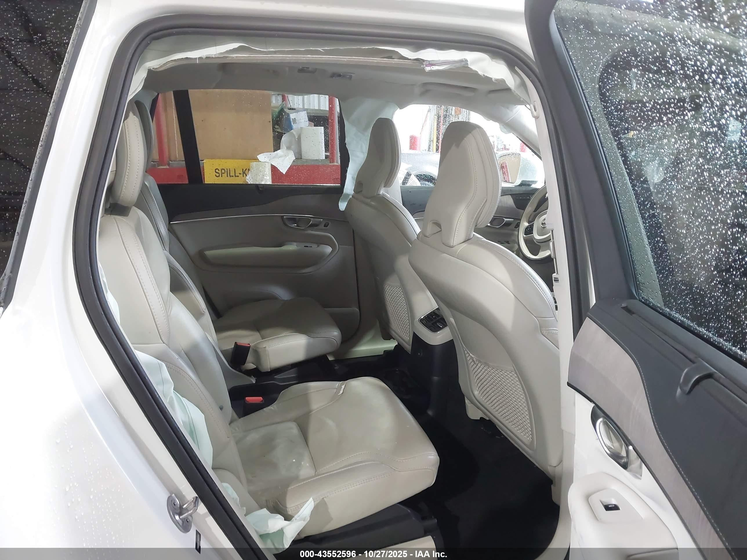VOLVO XC90 image 8
