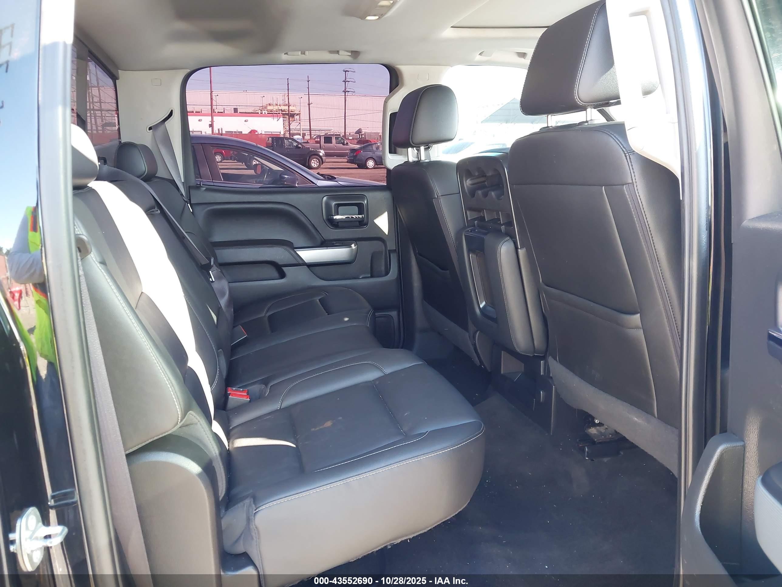 CHEVROLET SILVERADO image 8