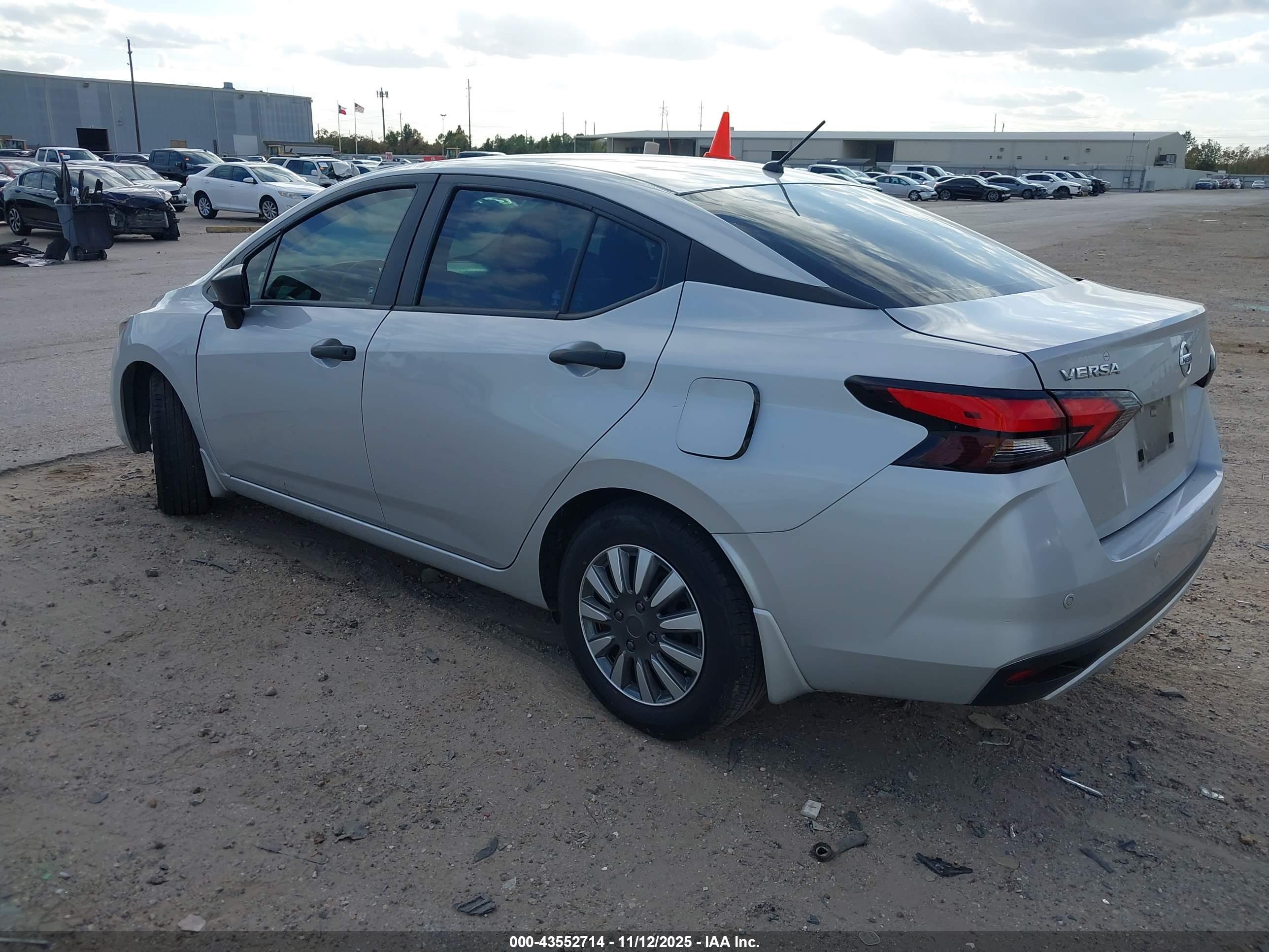 NISSAN VERSA image 3