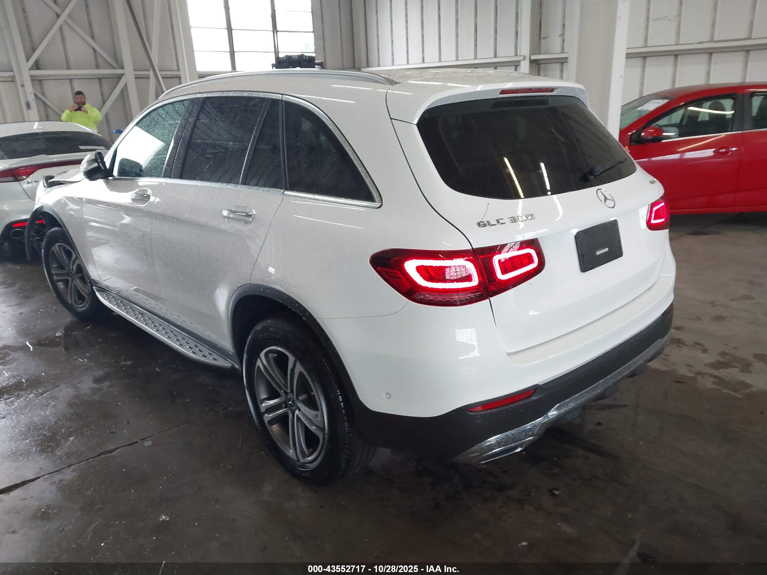 MERCEDES-BENZ GLC image 3