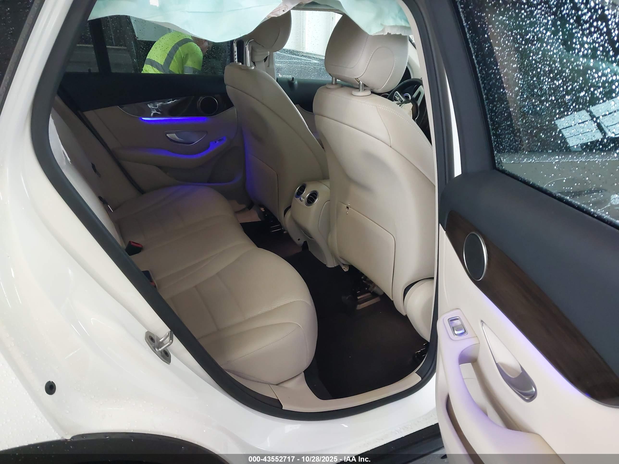 MERCEDES-BENZ GLC image 8
