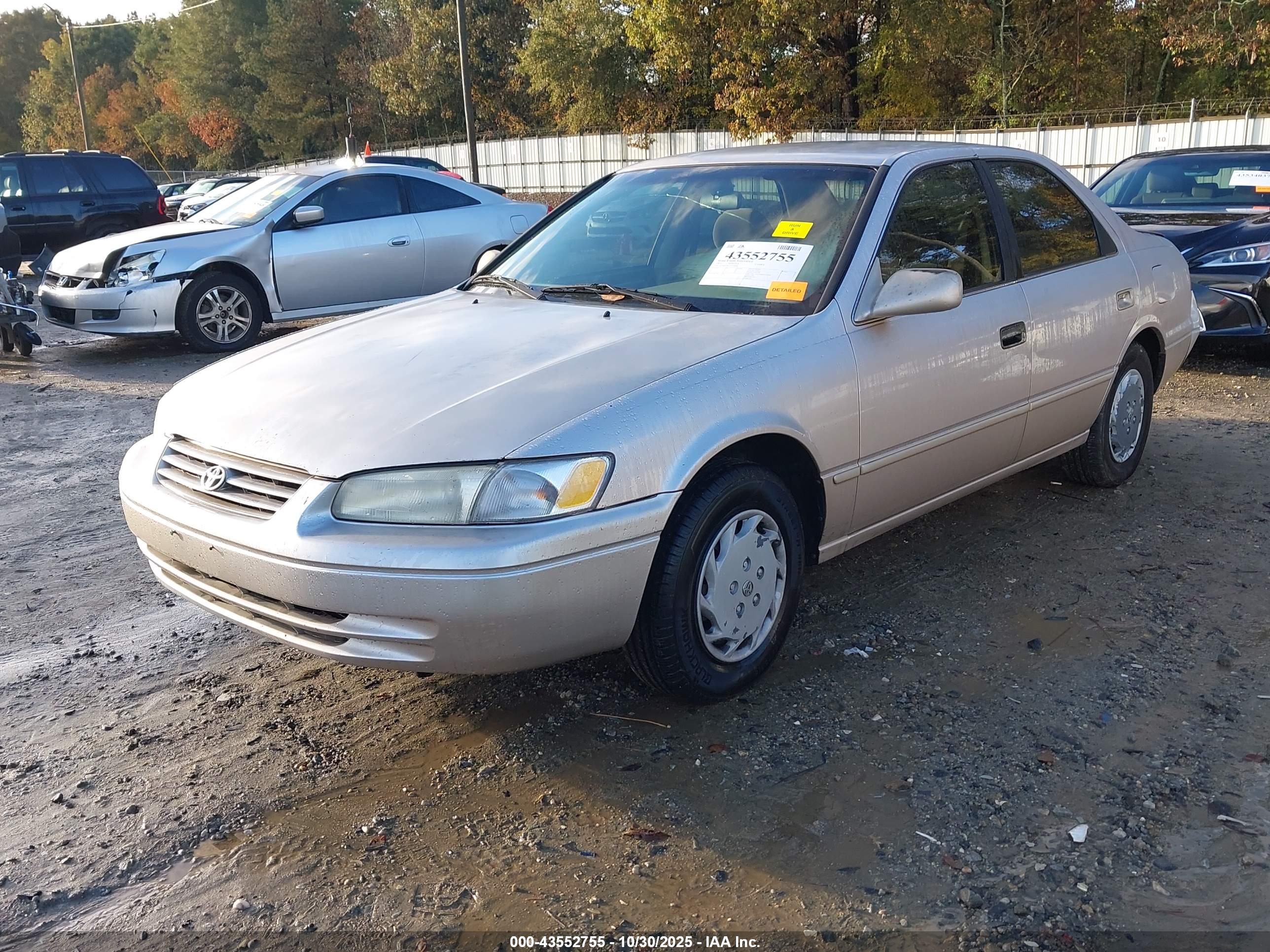 TOYOTA CAMRY image 2