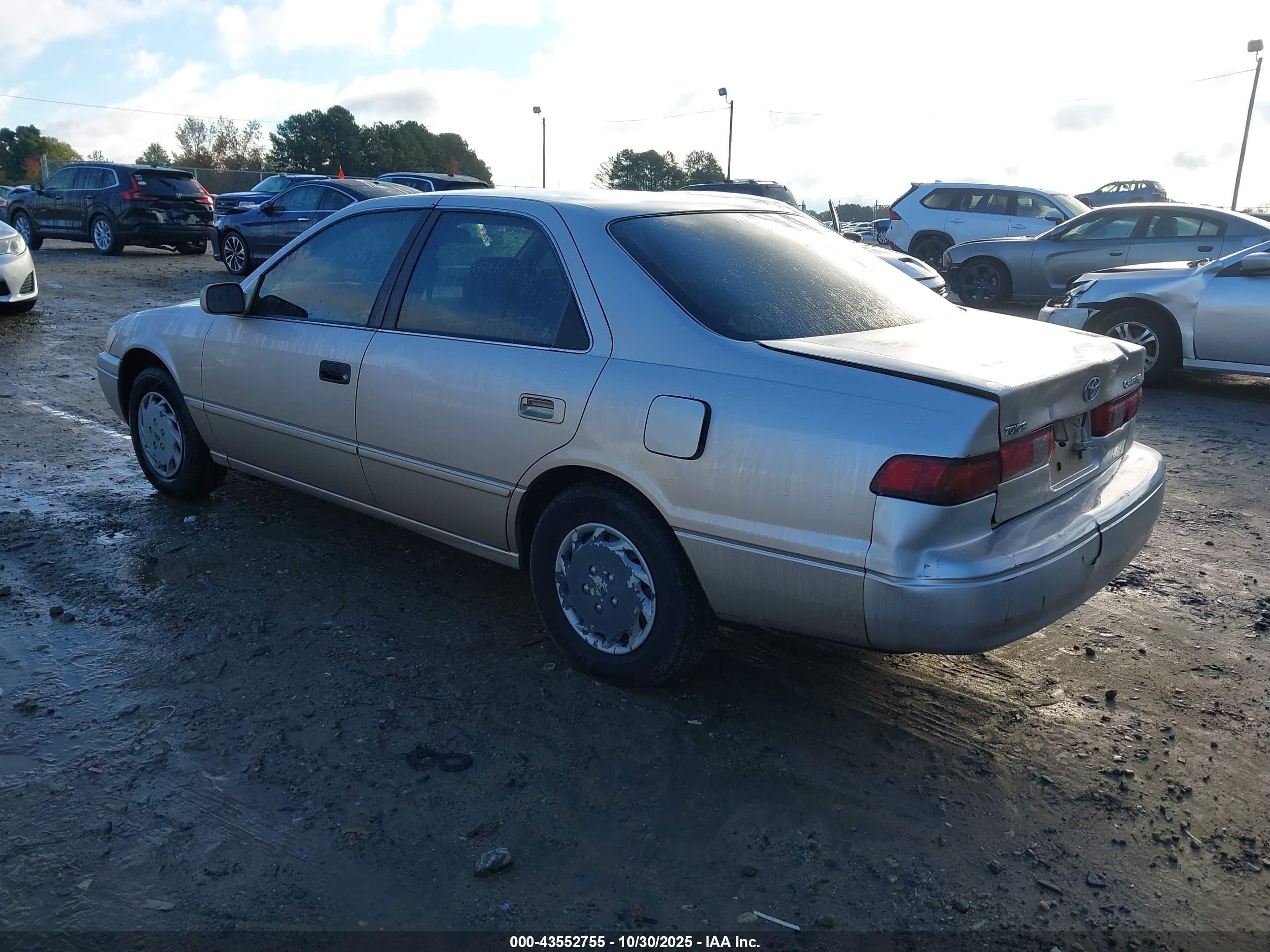 TOYOTA CAMRY image 3