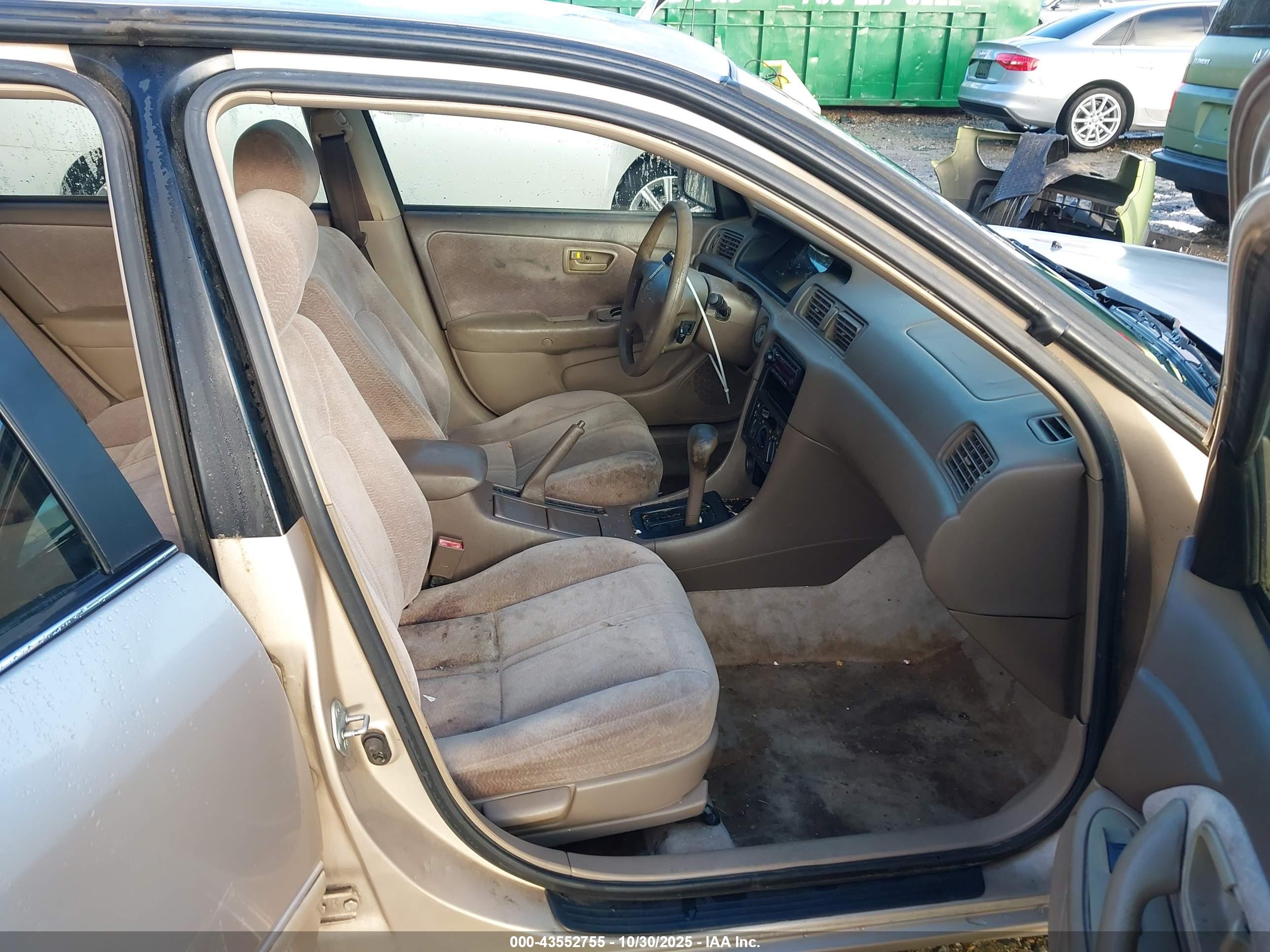 TOYOTA CAMRY image 5