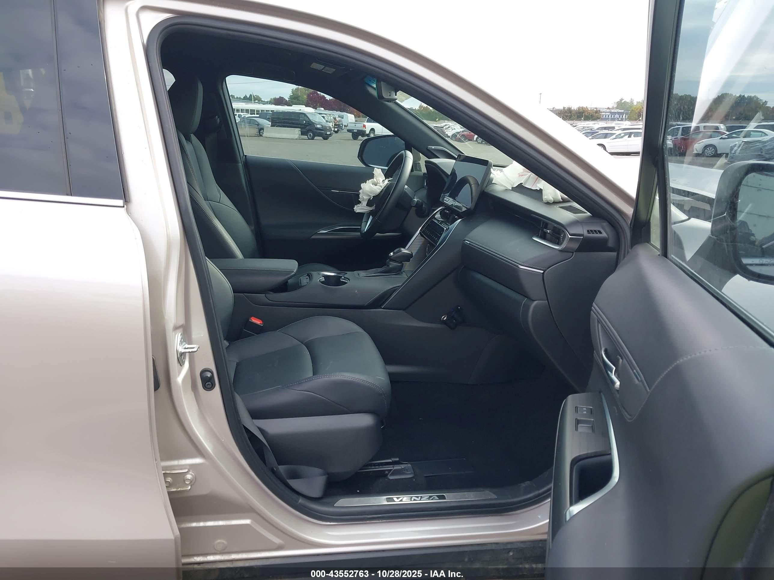 TOYOTA VENZA image 5
