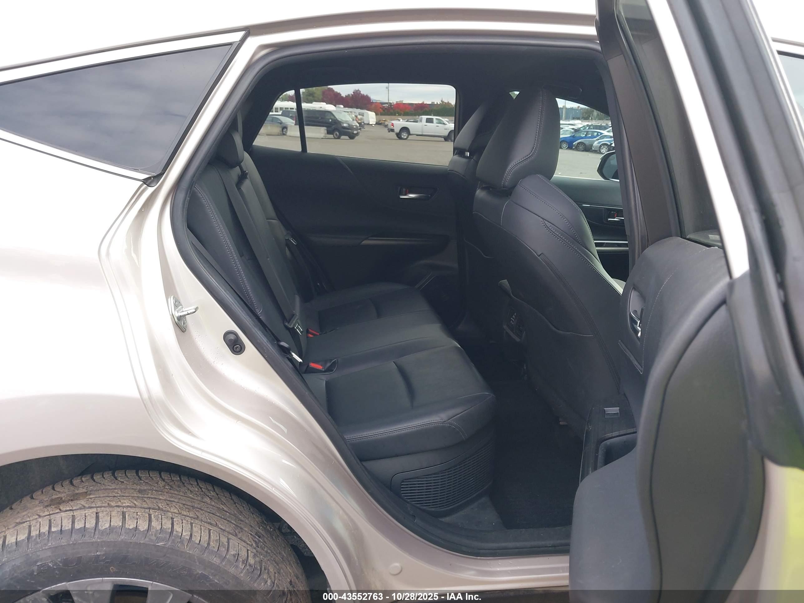 TOYOTA VENZA image 8