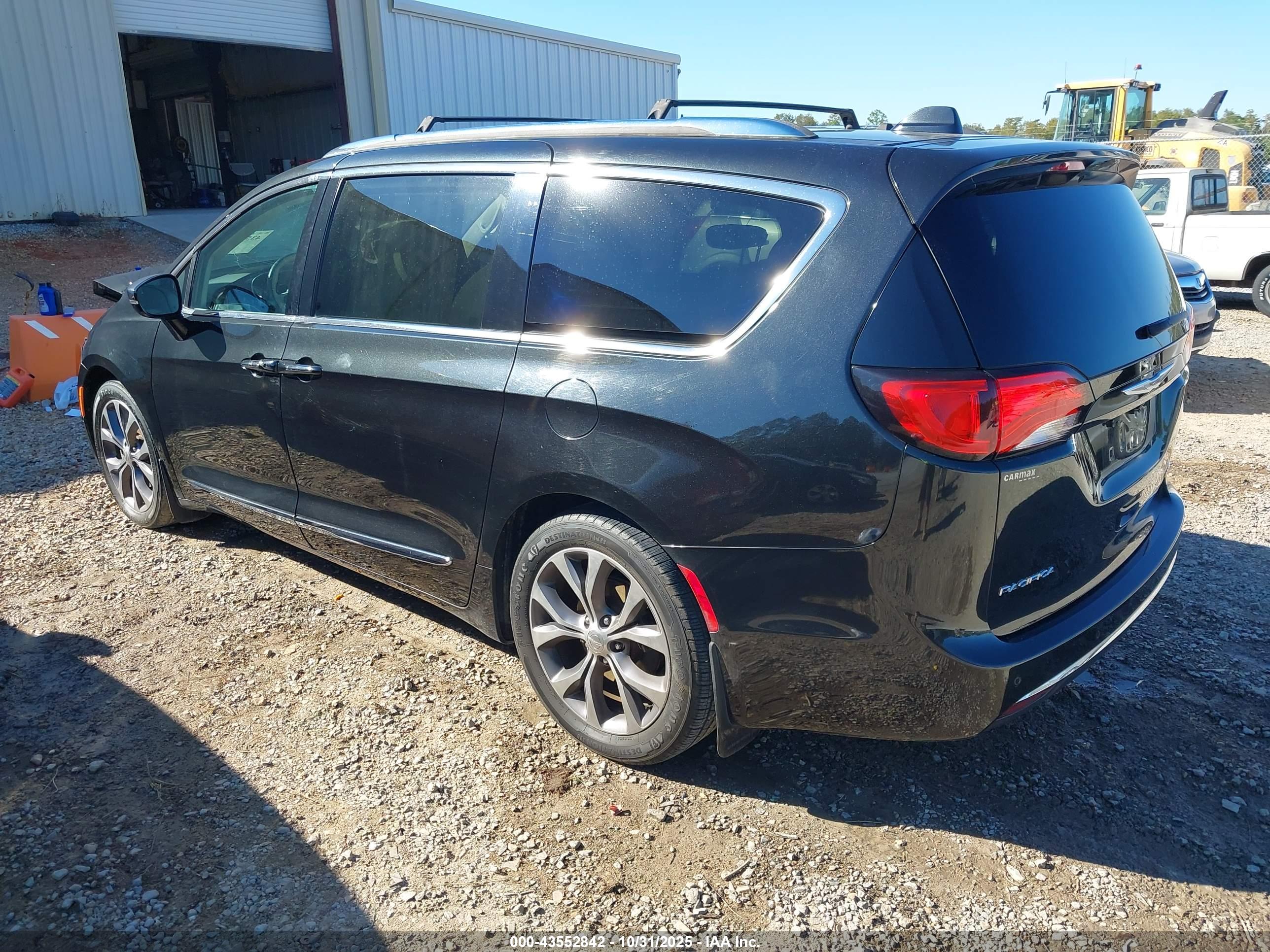 CHRYSLER PACIFICA image 3