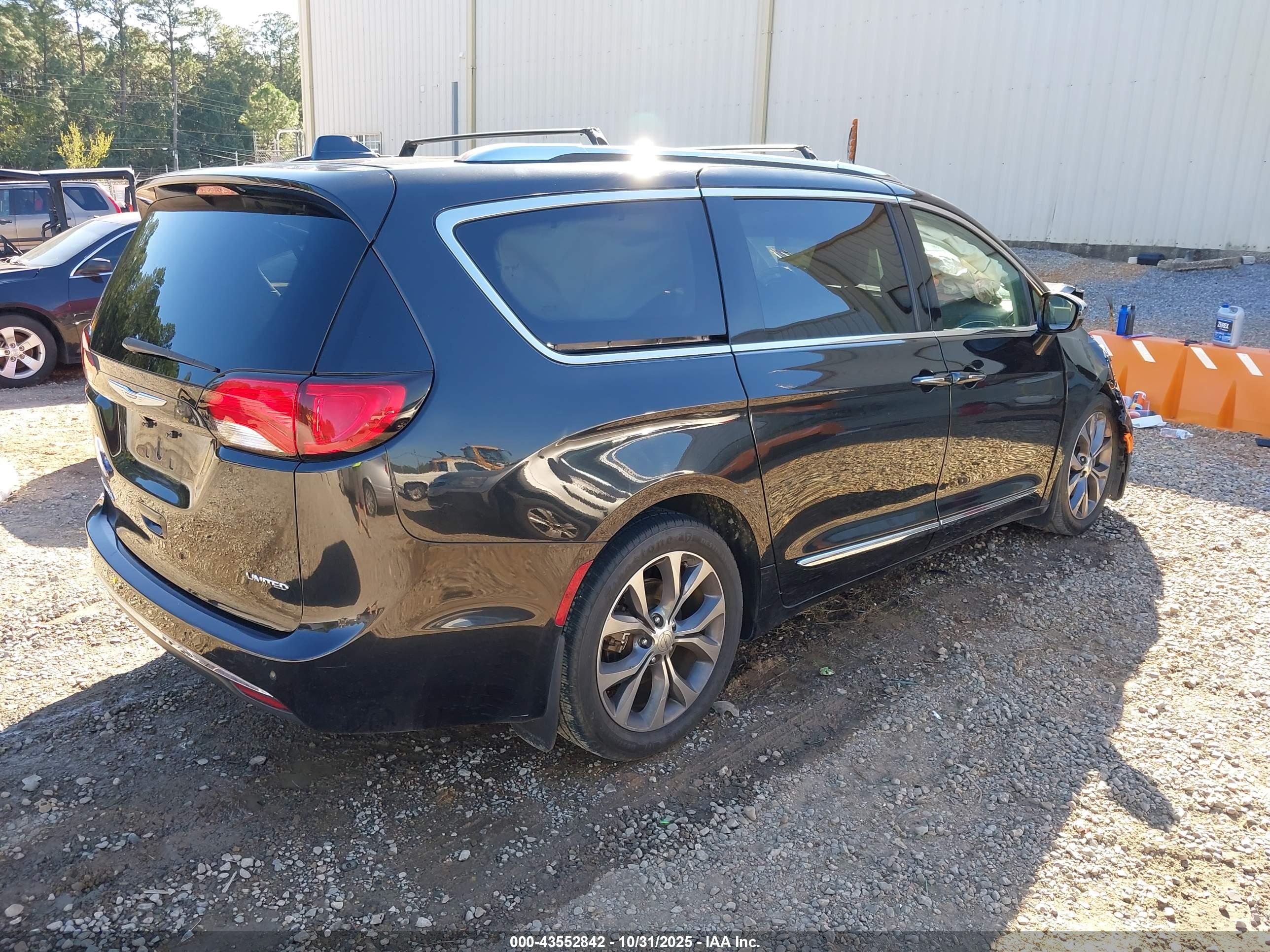 CHRYSLER PACIFICA image 4