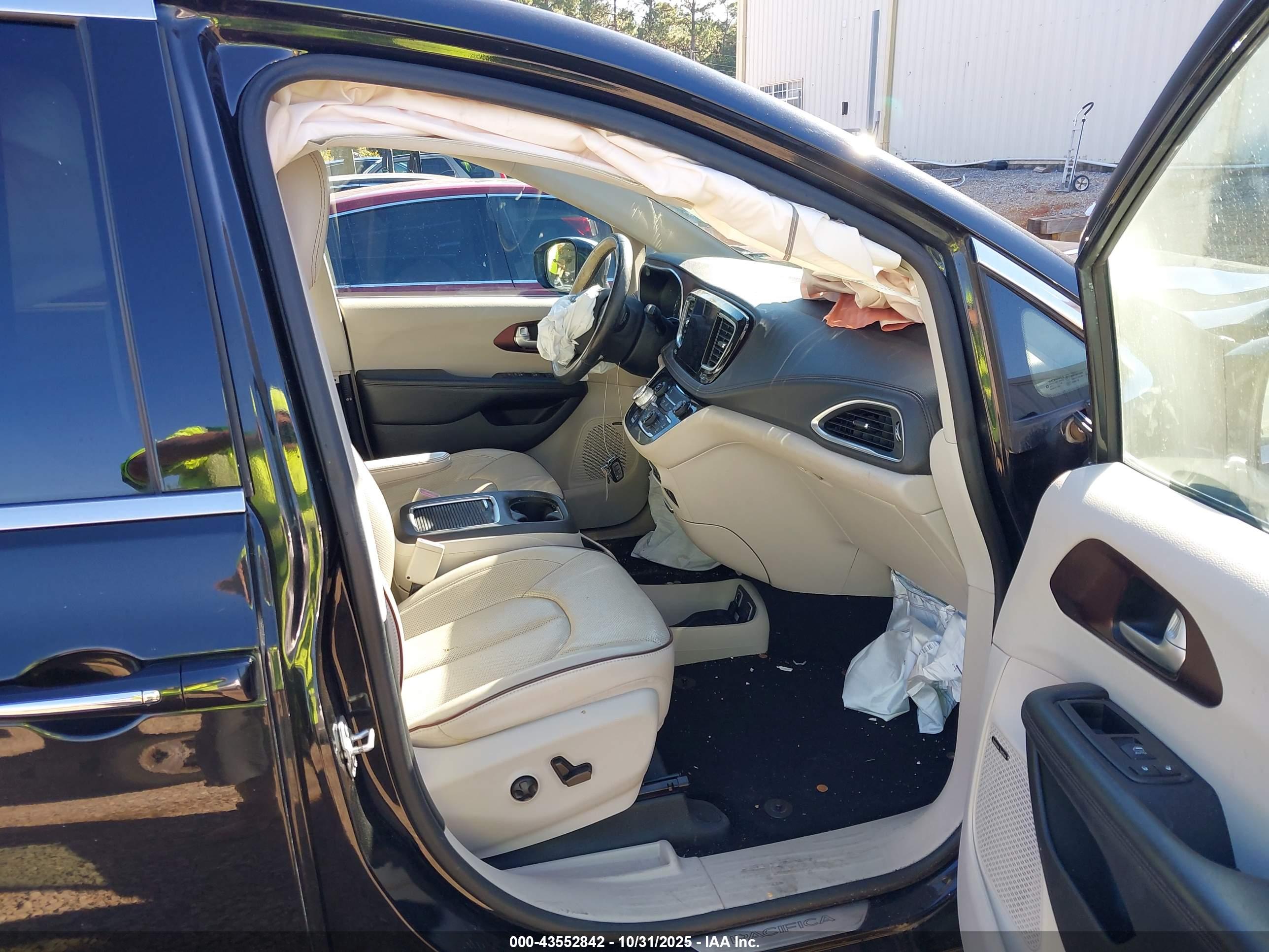 CHRYSLER PACIFICA image 5