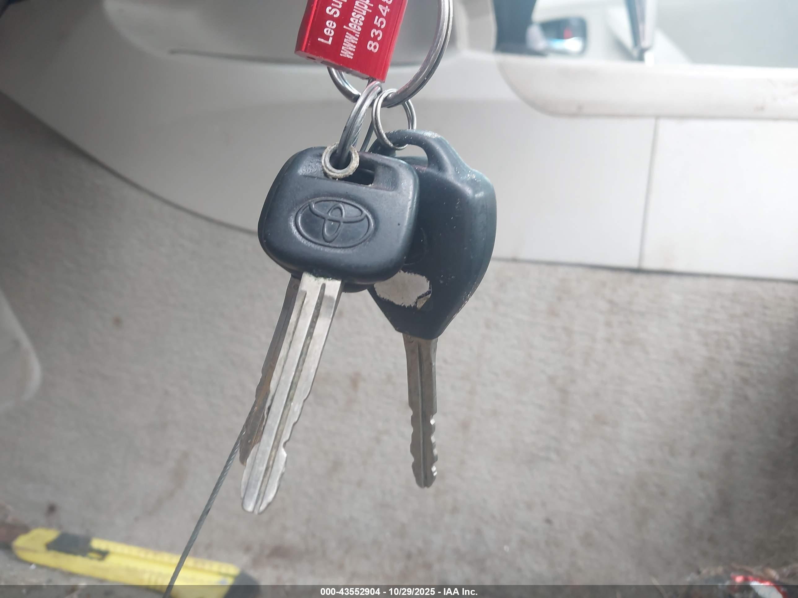TOYOTA CAMRY image 11