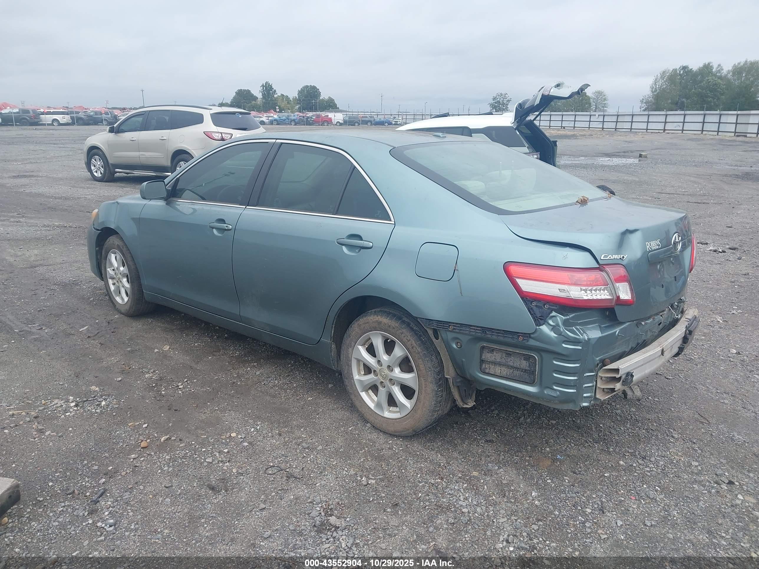 TOYOTA CAMRY image 3