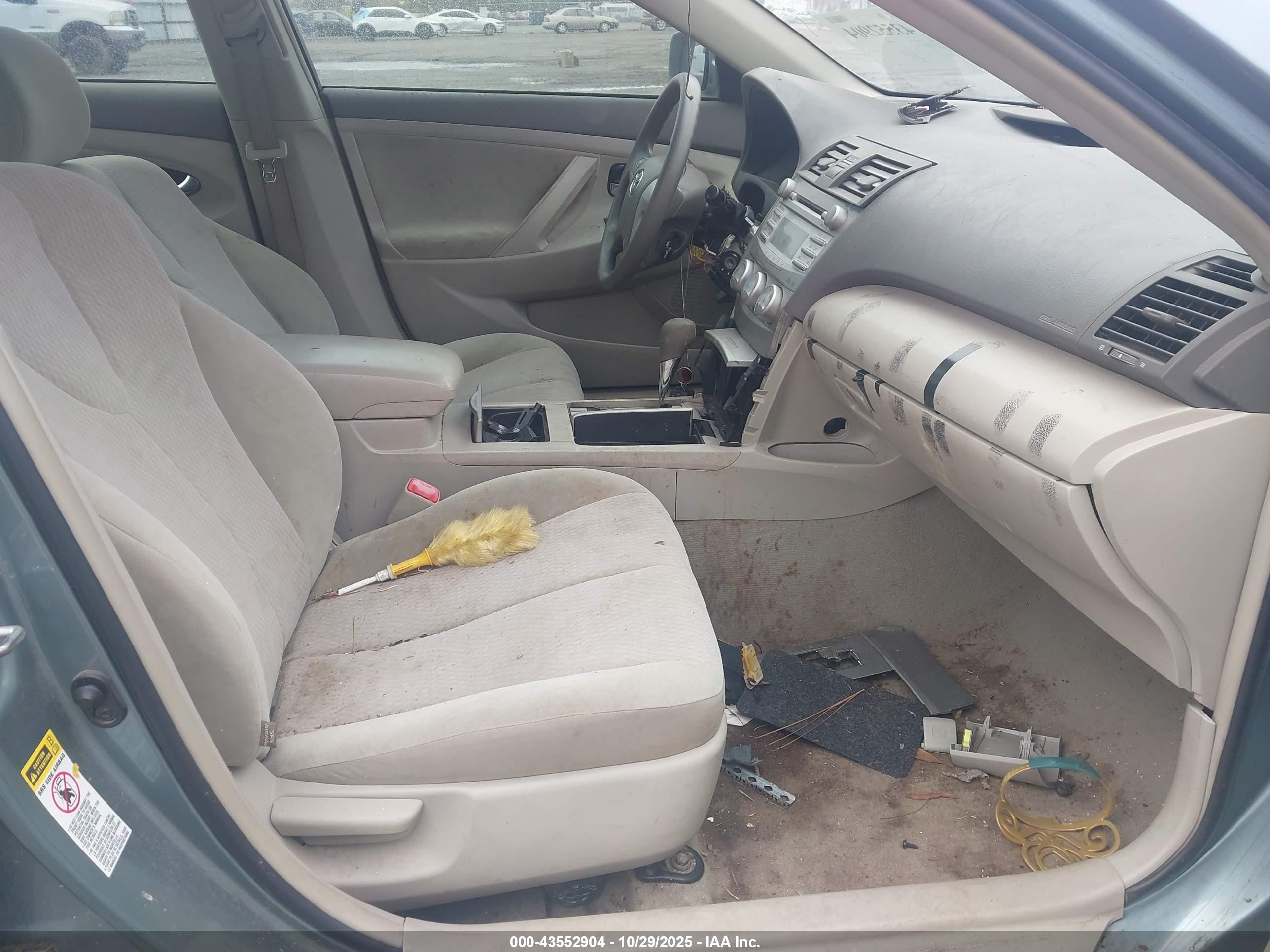 TOYOTA CAMRY image 5