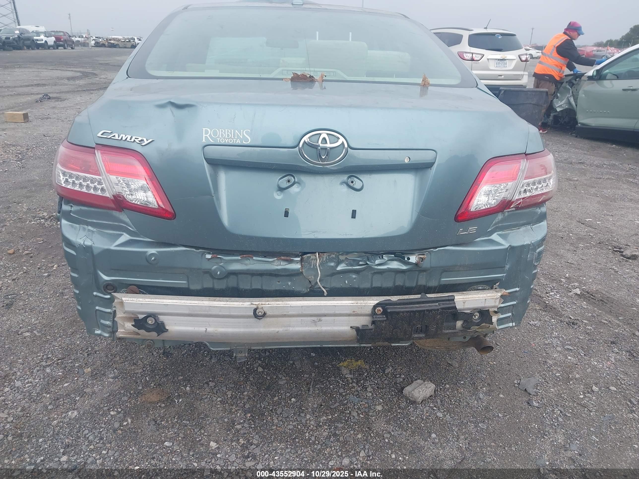 TOYOTA CAMRY image 6