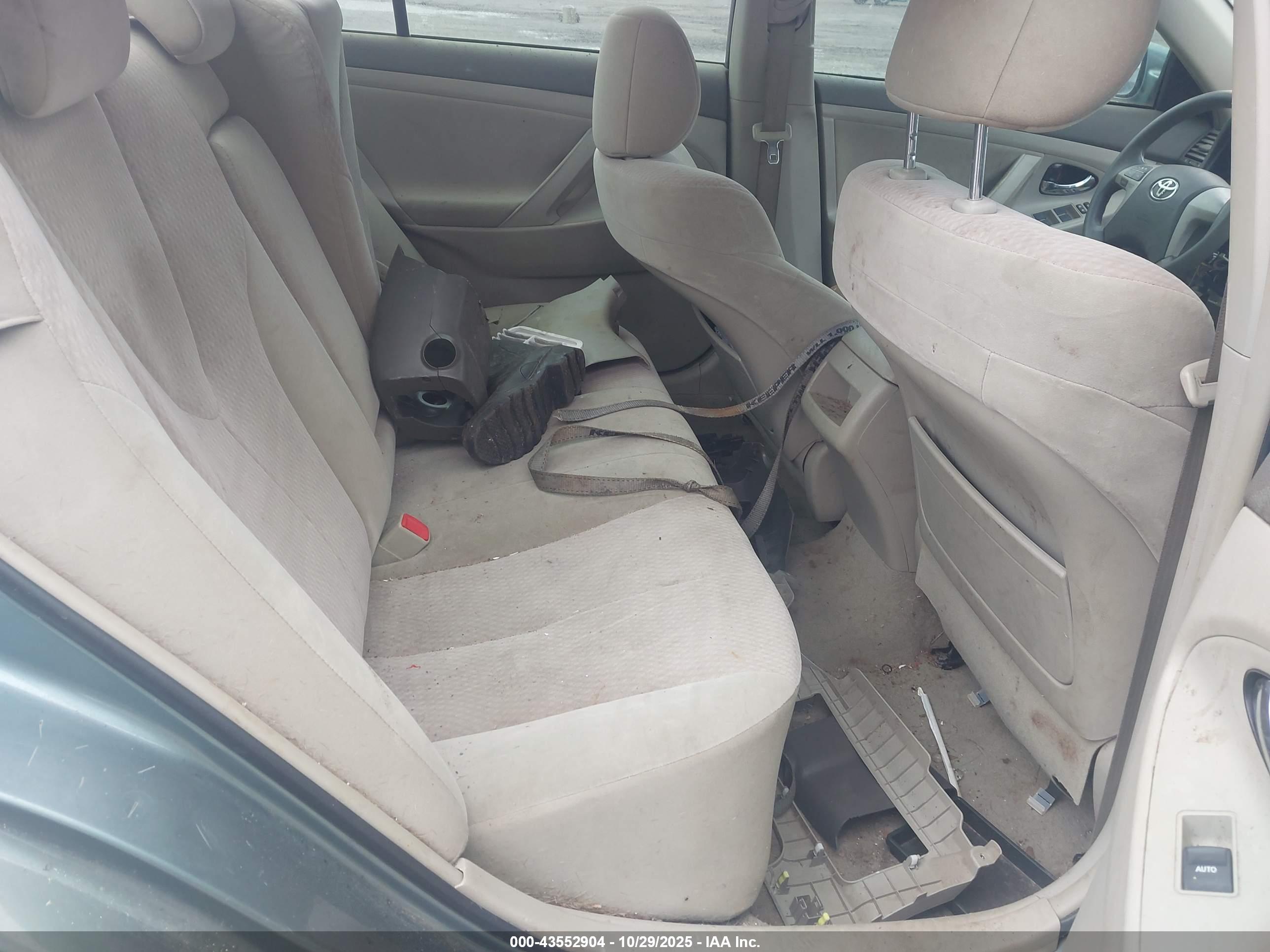 TOYOTA CAMRY image 8