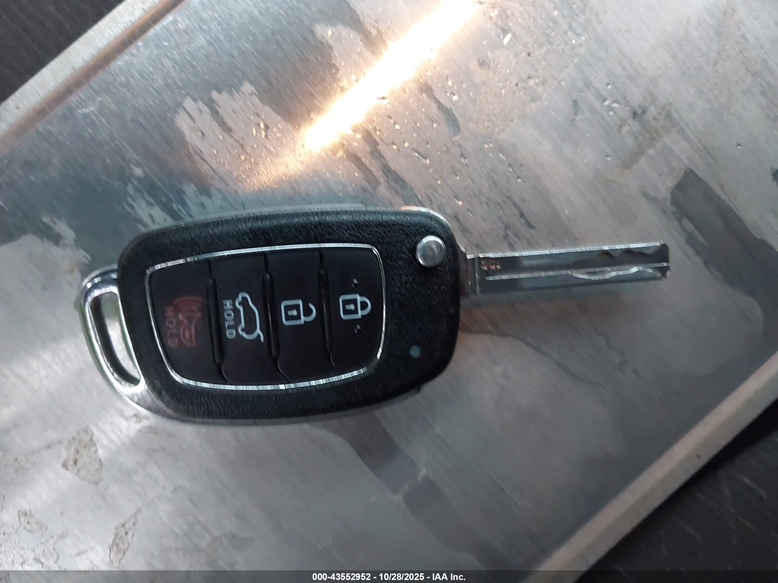 HYUNDAI TUCSON image 11