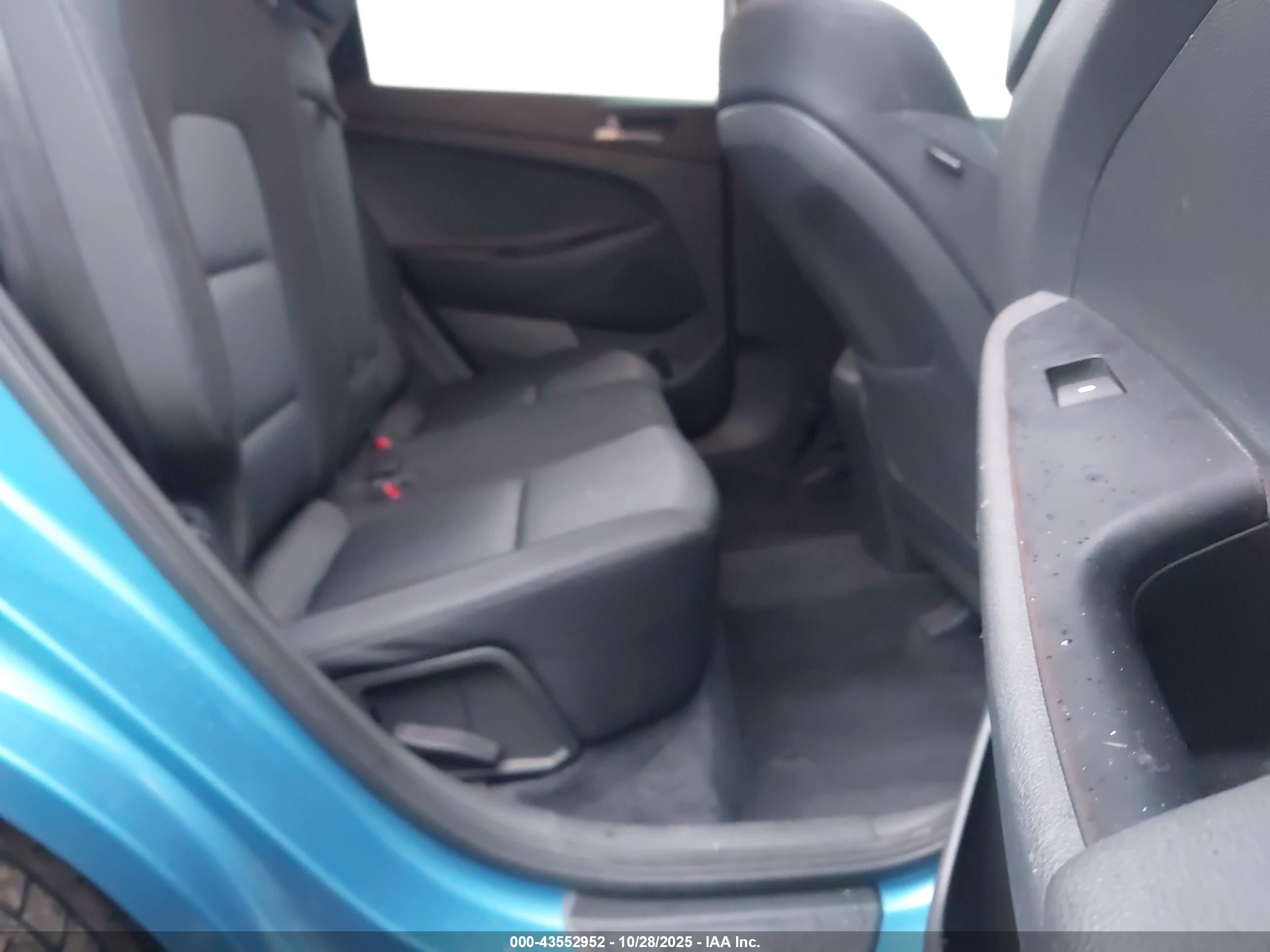 HYUNDAI TUCSON image 8