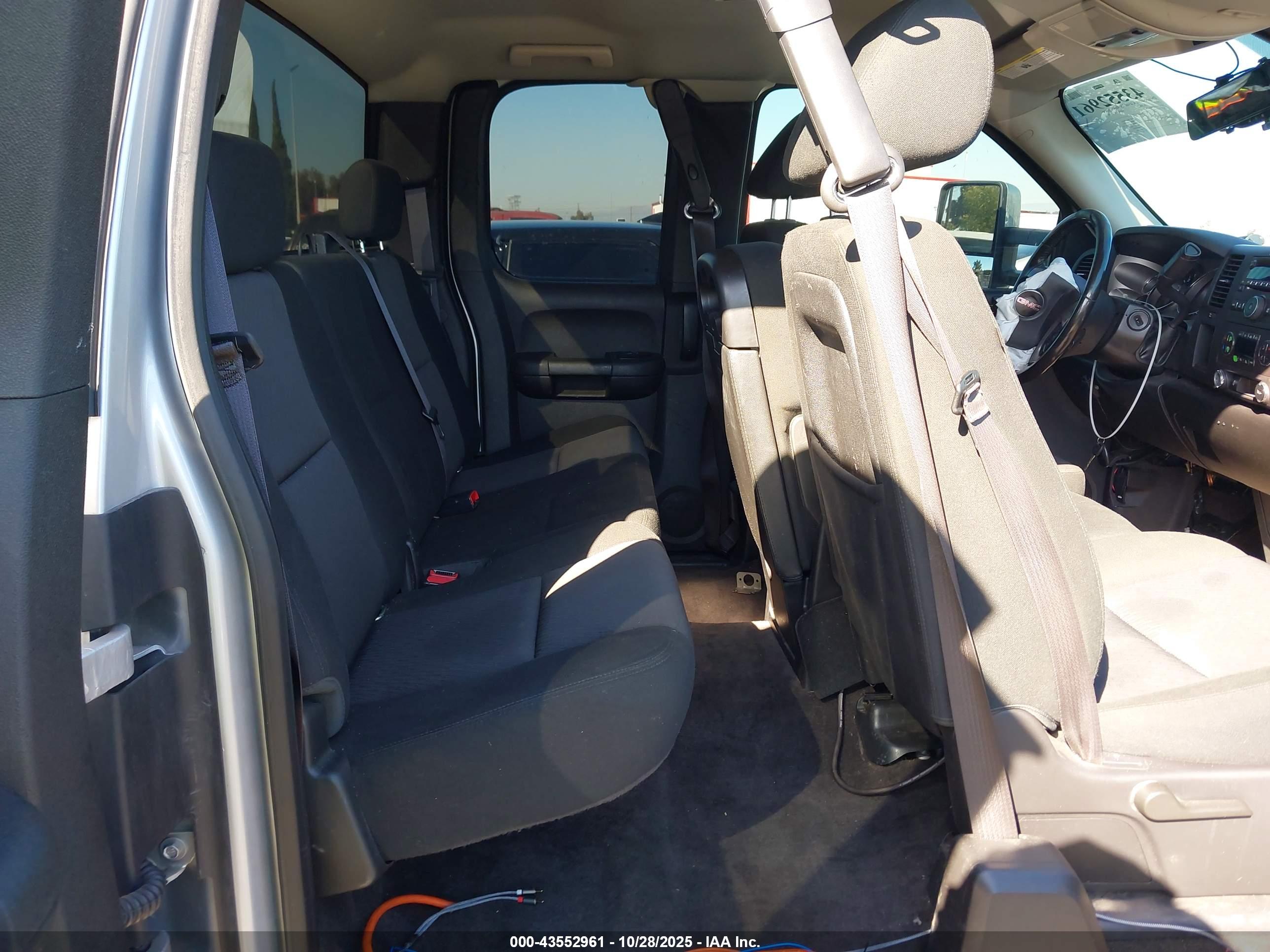 GMC SIERRA image 8