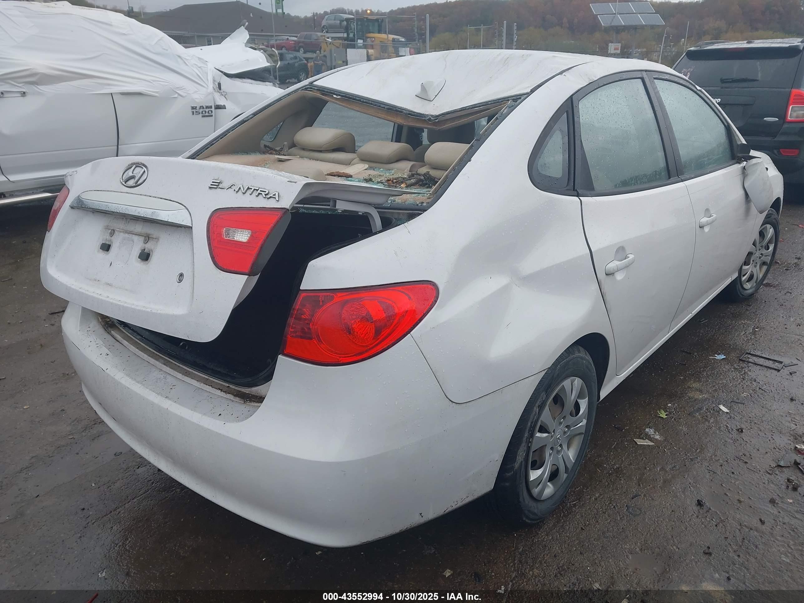 HYUNDAI ELANTRA image 4