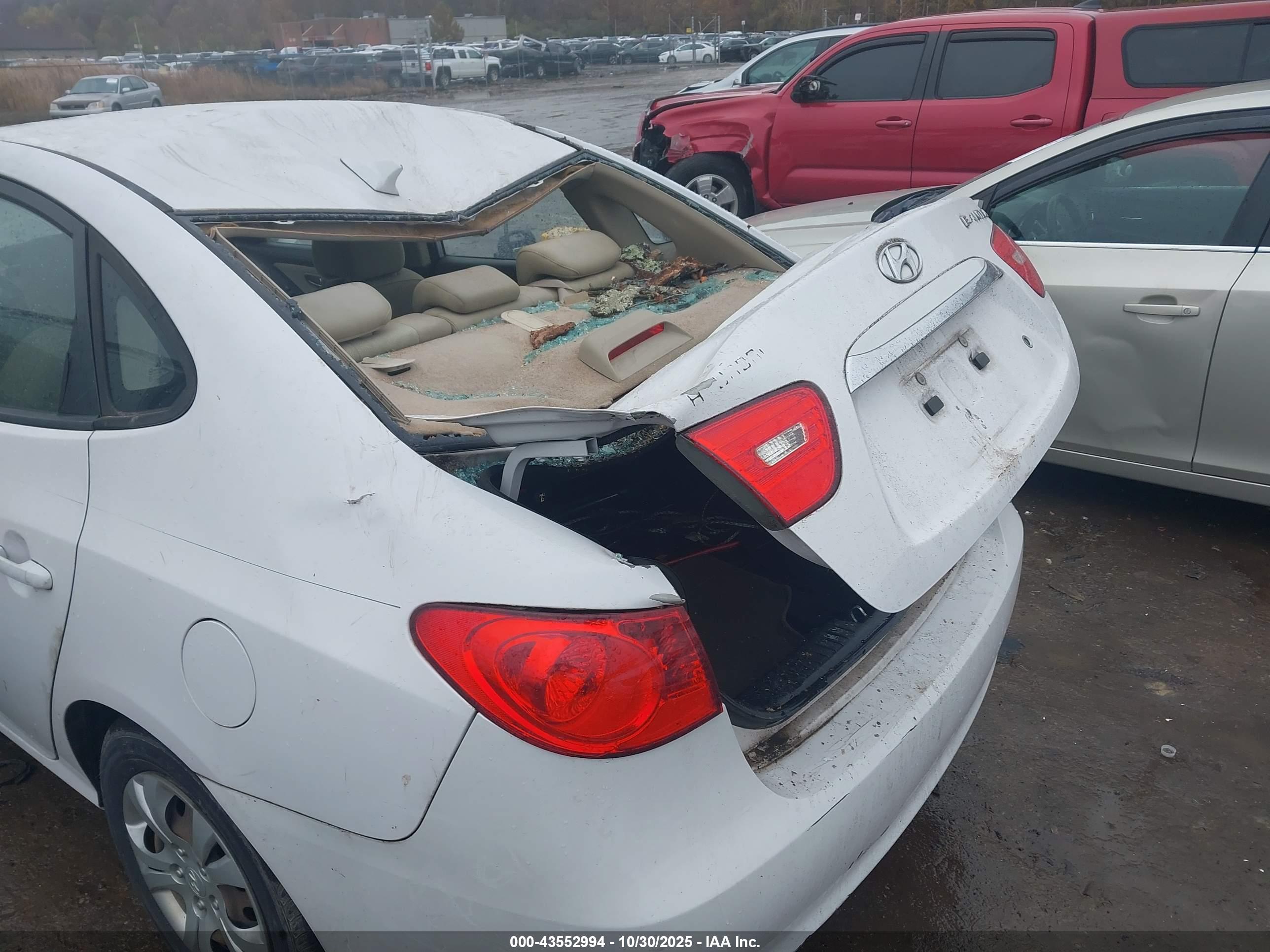 HYUNDAI ELANTRA image 6