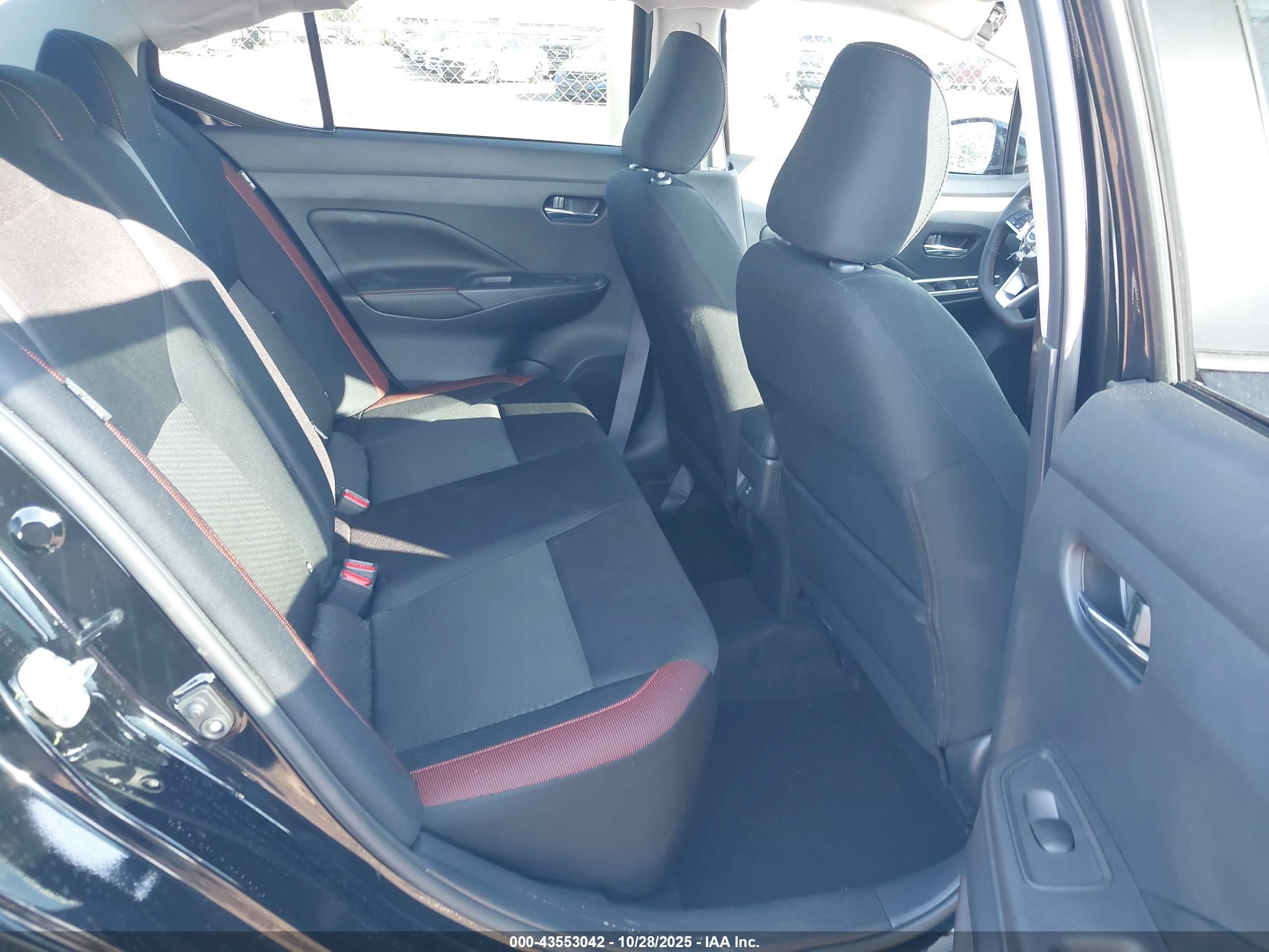 NISSAN VERSA image 8