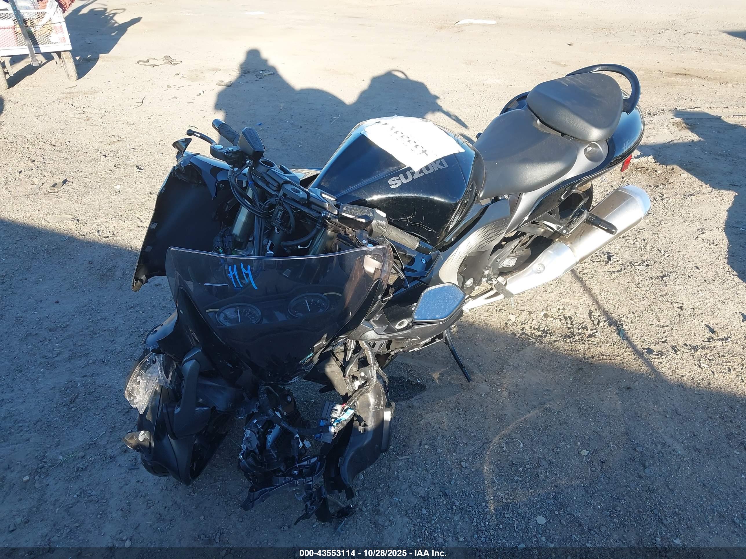 SUZUKI GSX1300 image 2