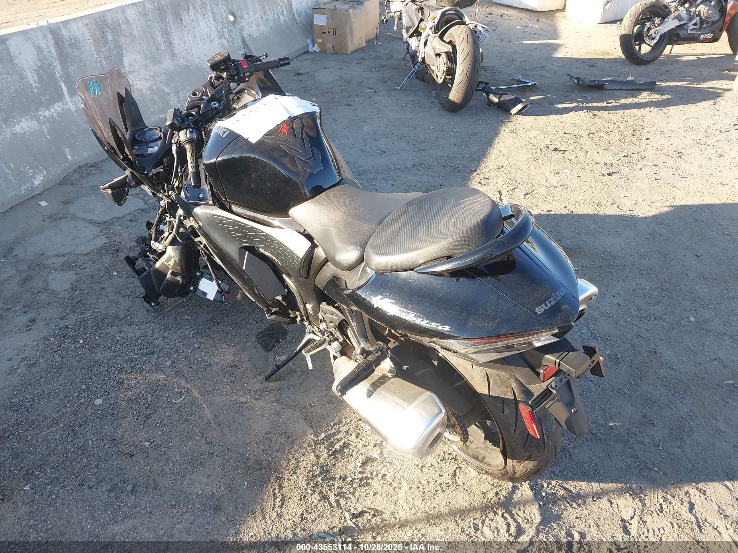 SUZUKI GSX1300 image 3
