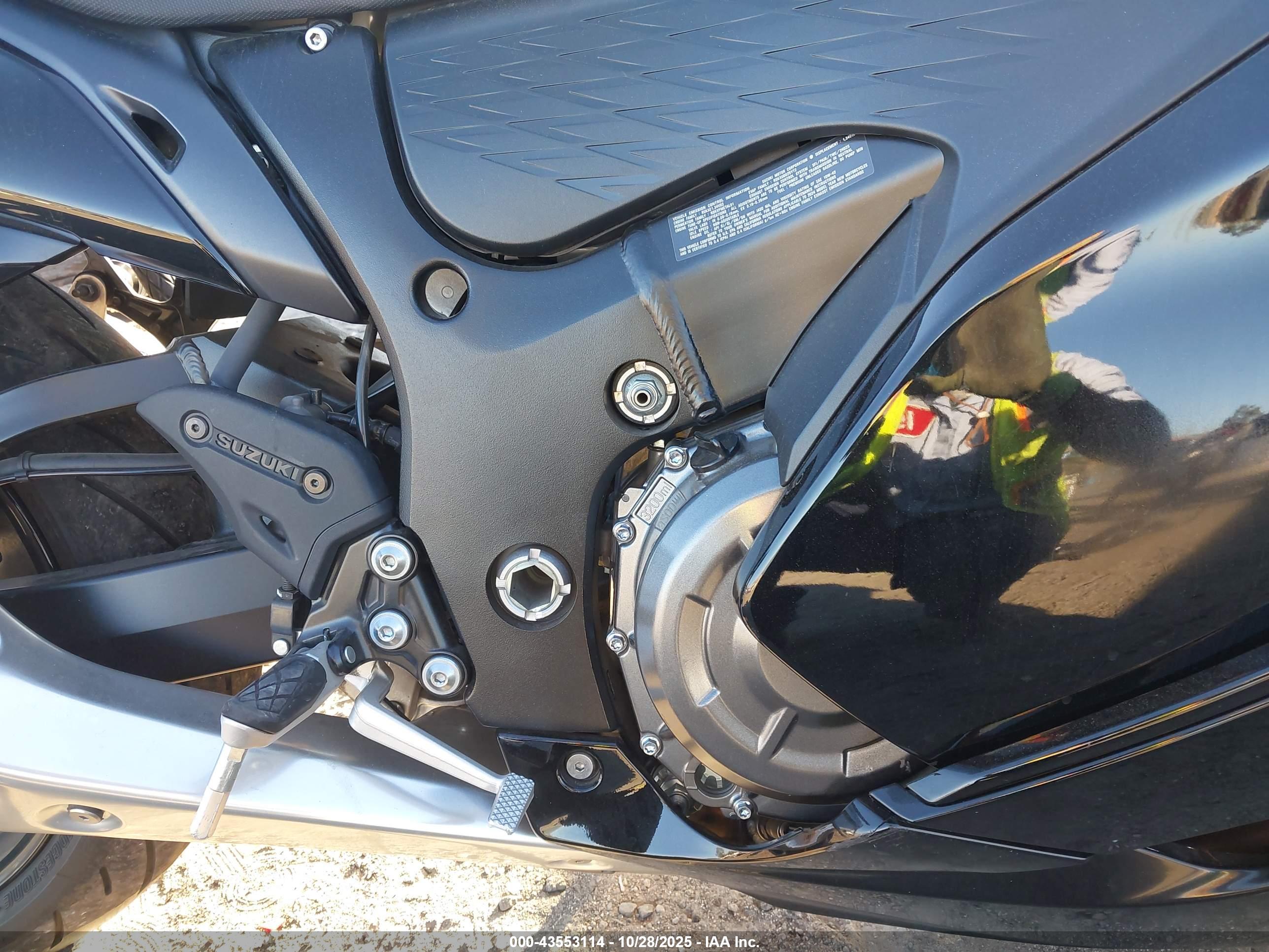 SUZUKI GSX1300 image 8