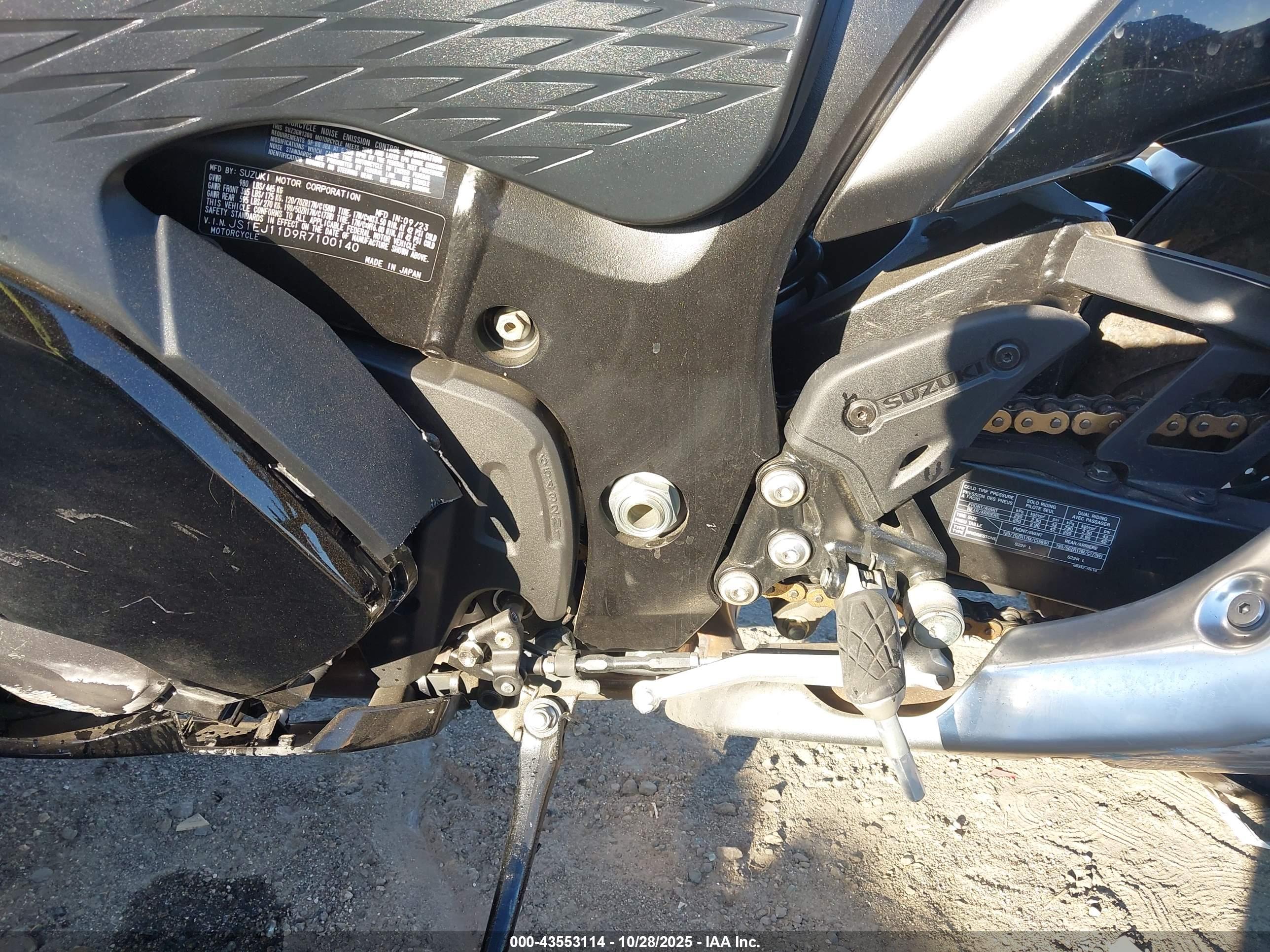 SUZUKI GSX1300 image 9