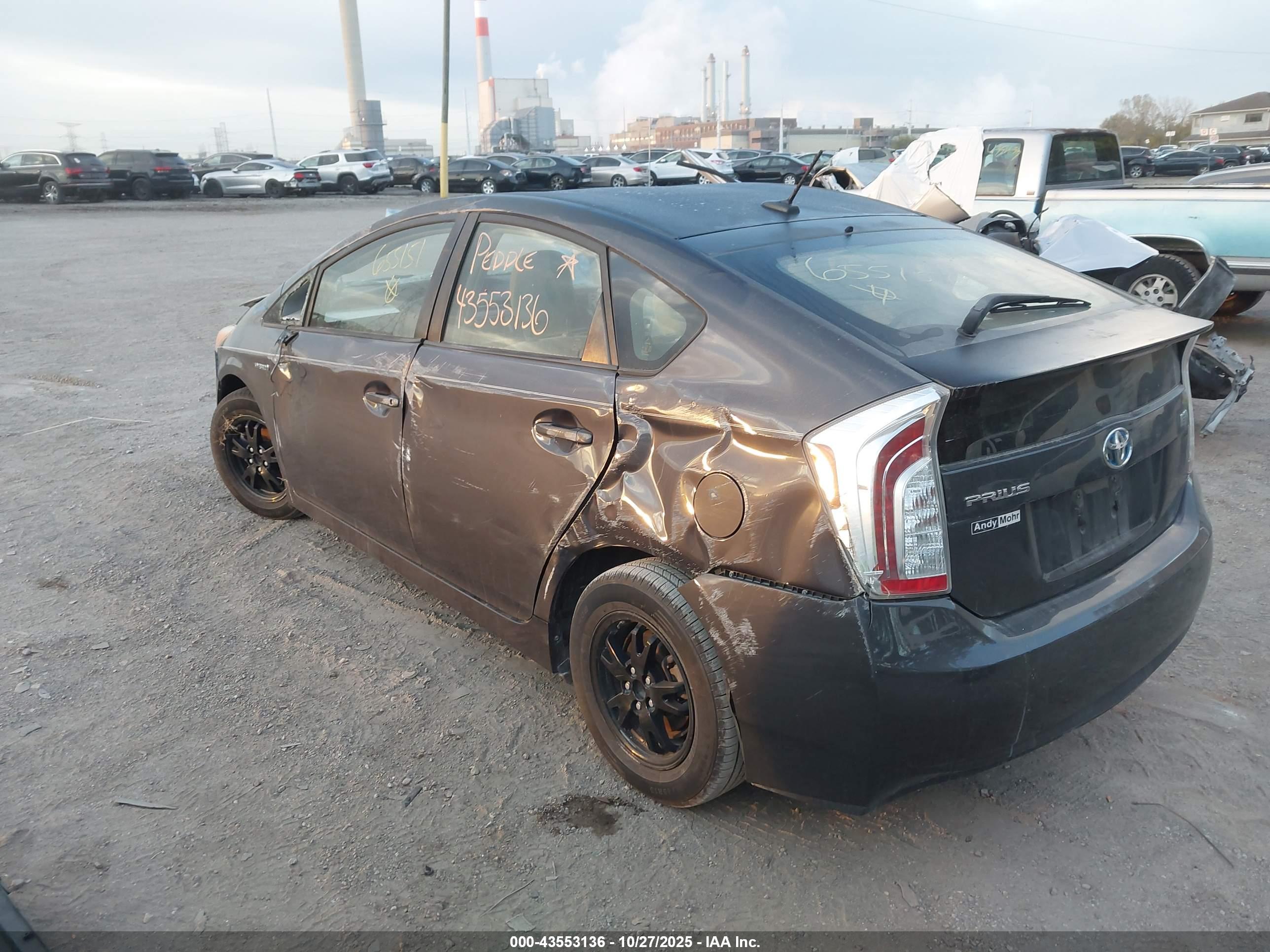 TOYOTA PRIUS image 3