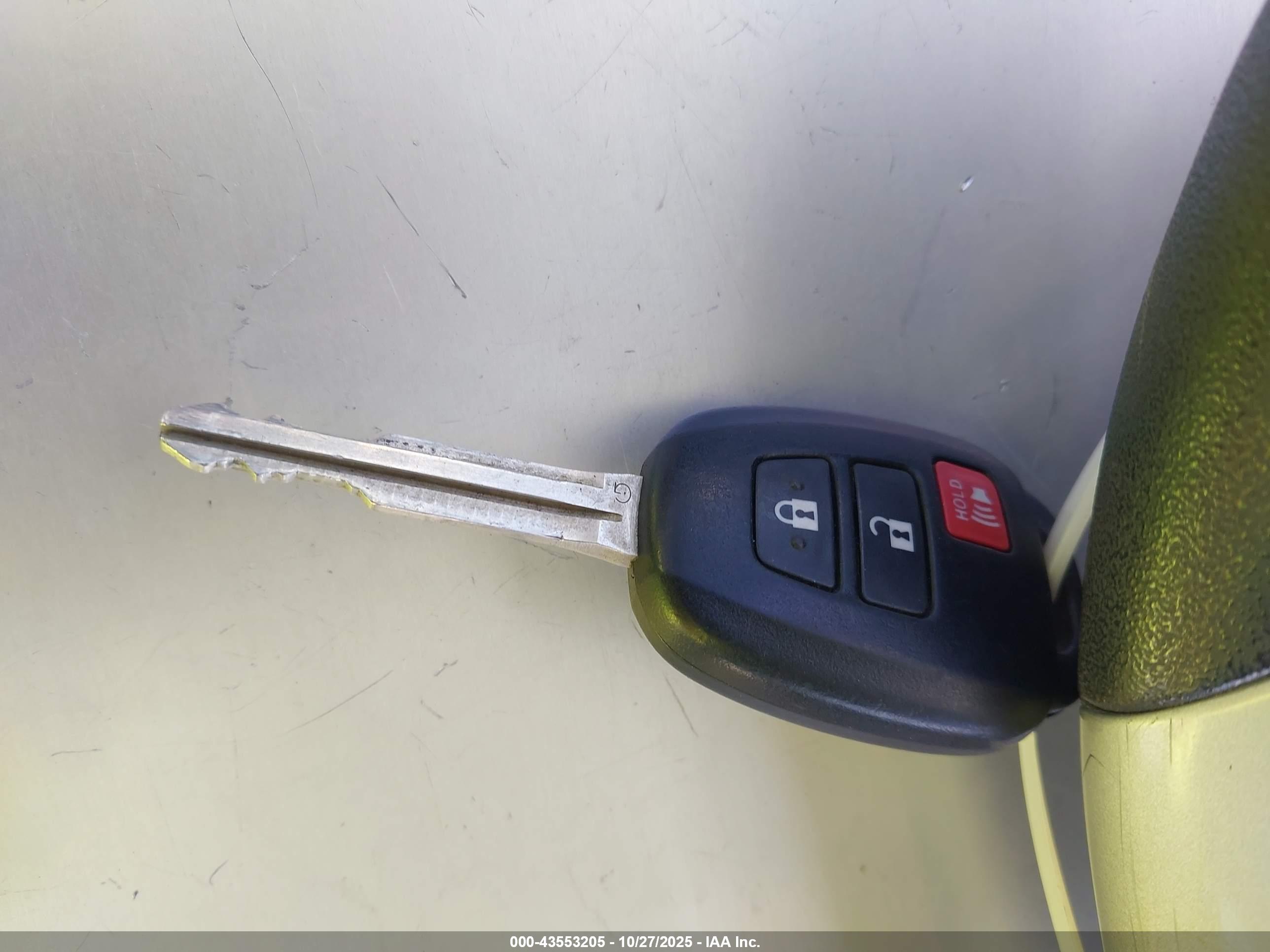 TOYOTA PRIUS image 11