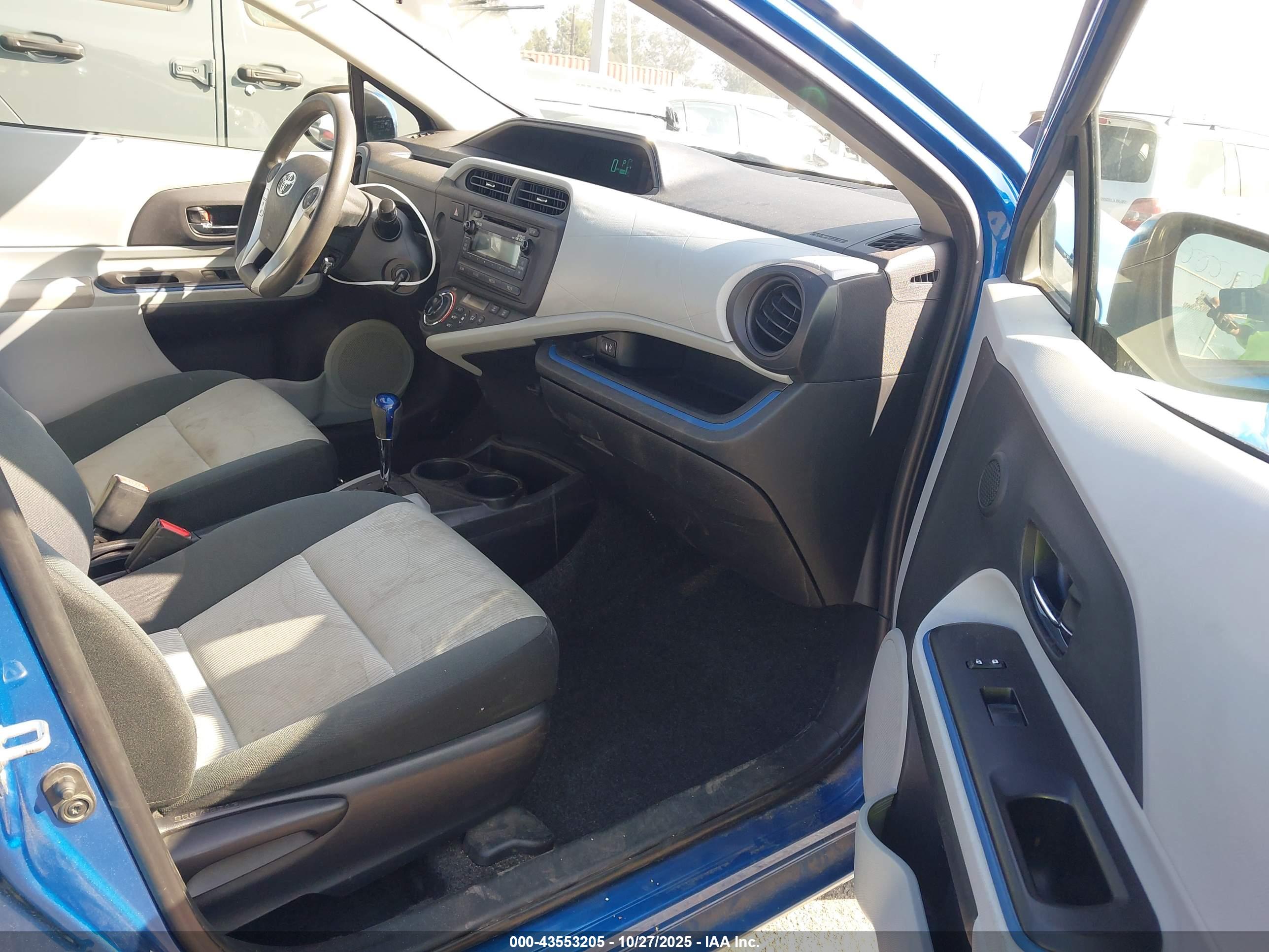 TOYOTA PRIUS image 5