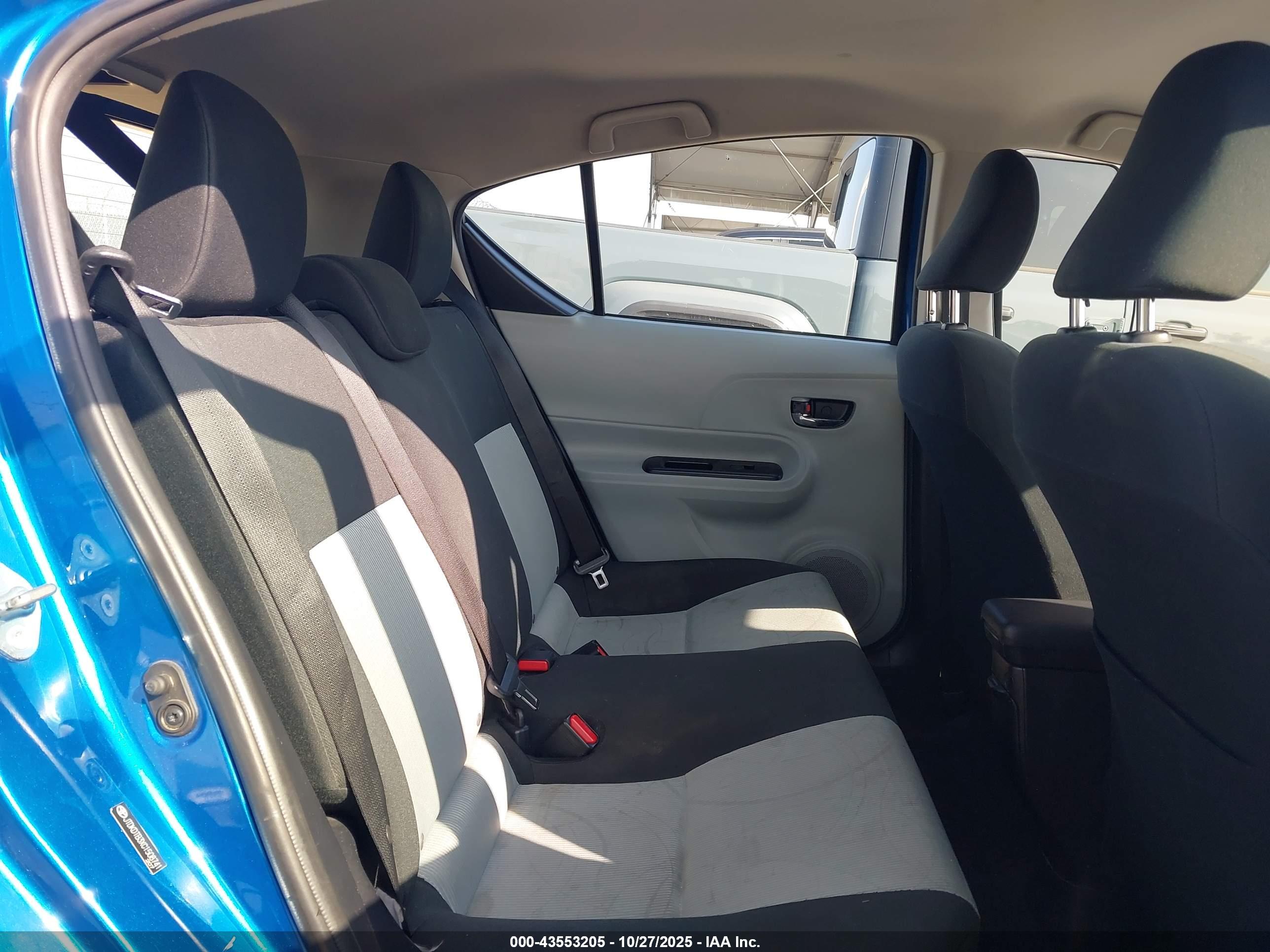 TOYOTA PRIUS image 8