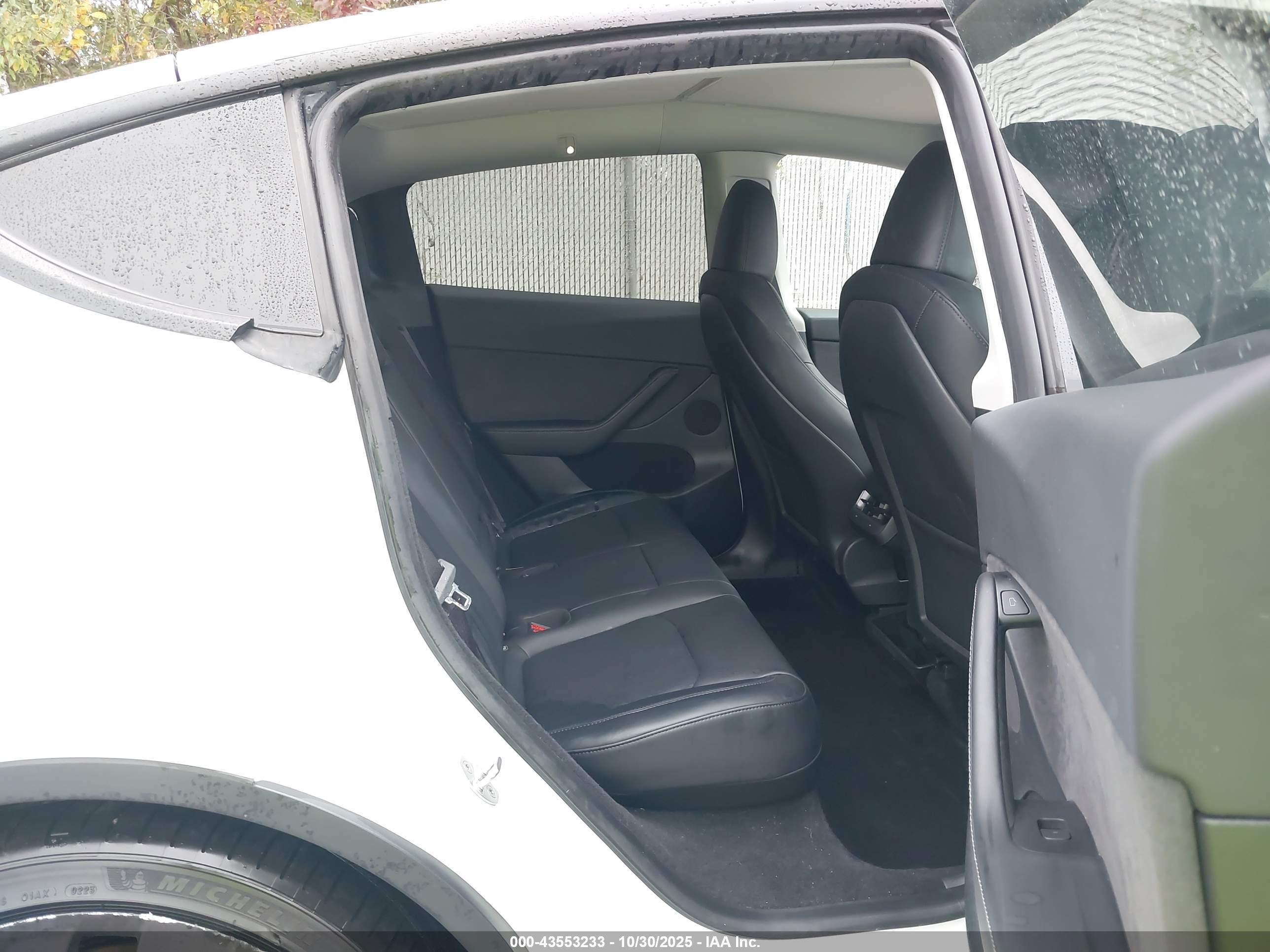 TESLA MODEL image 8