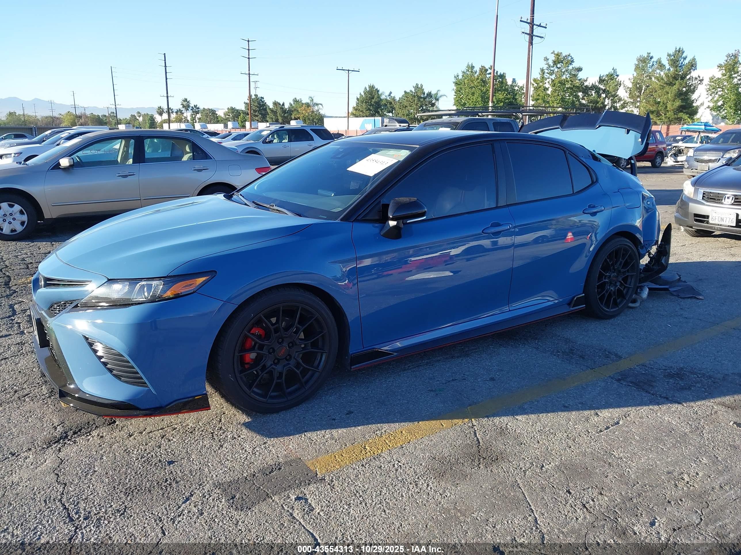 TOYOTA CAMRY image 2