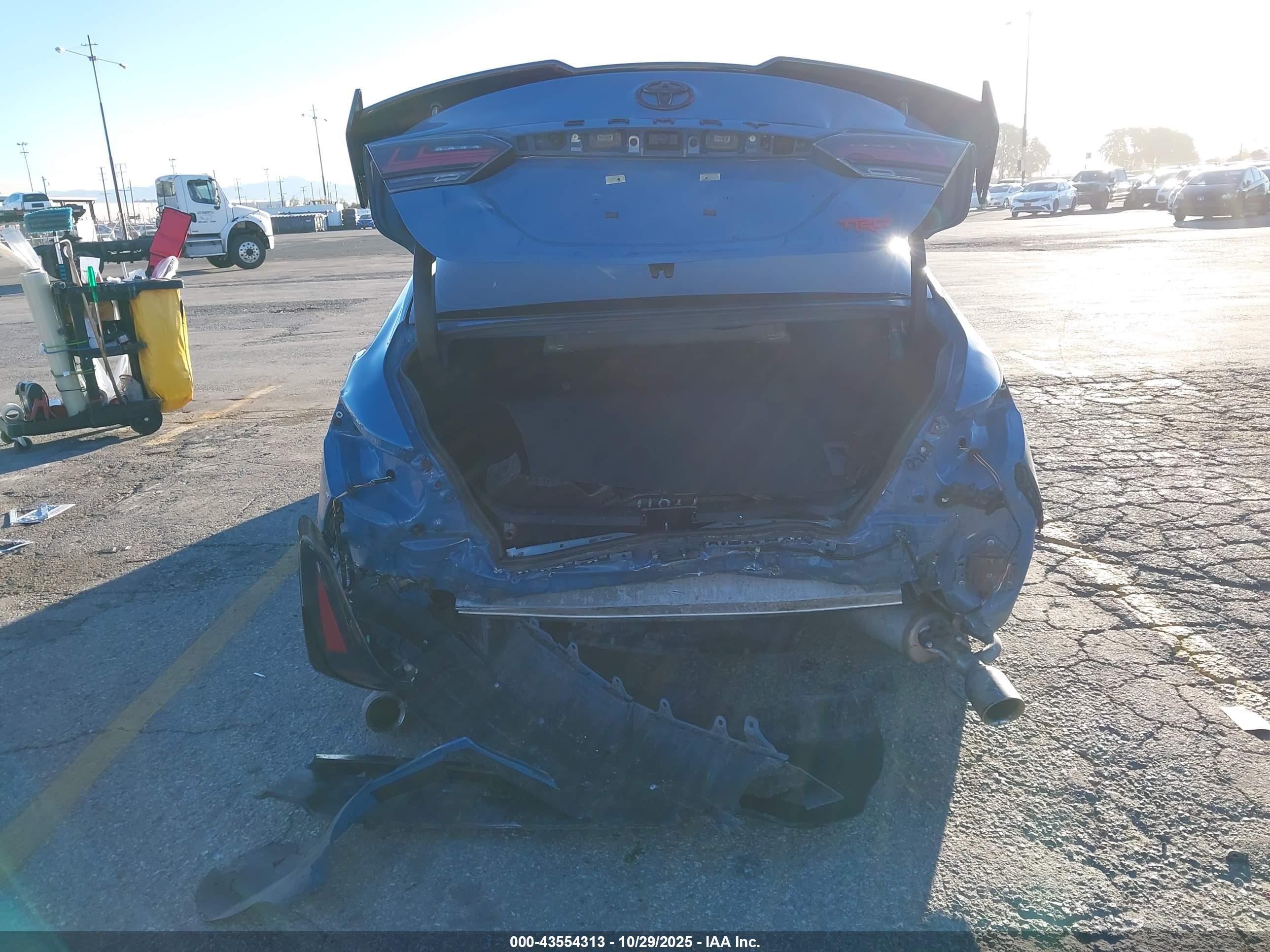 TOYOTA CAMRY image 6