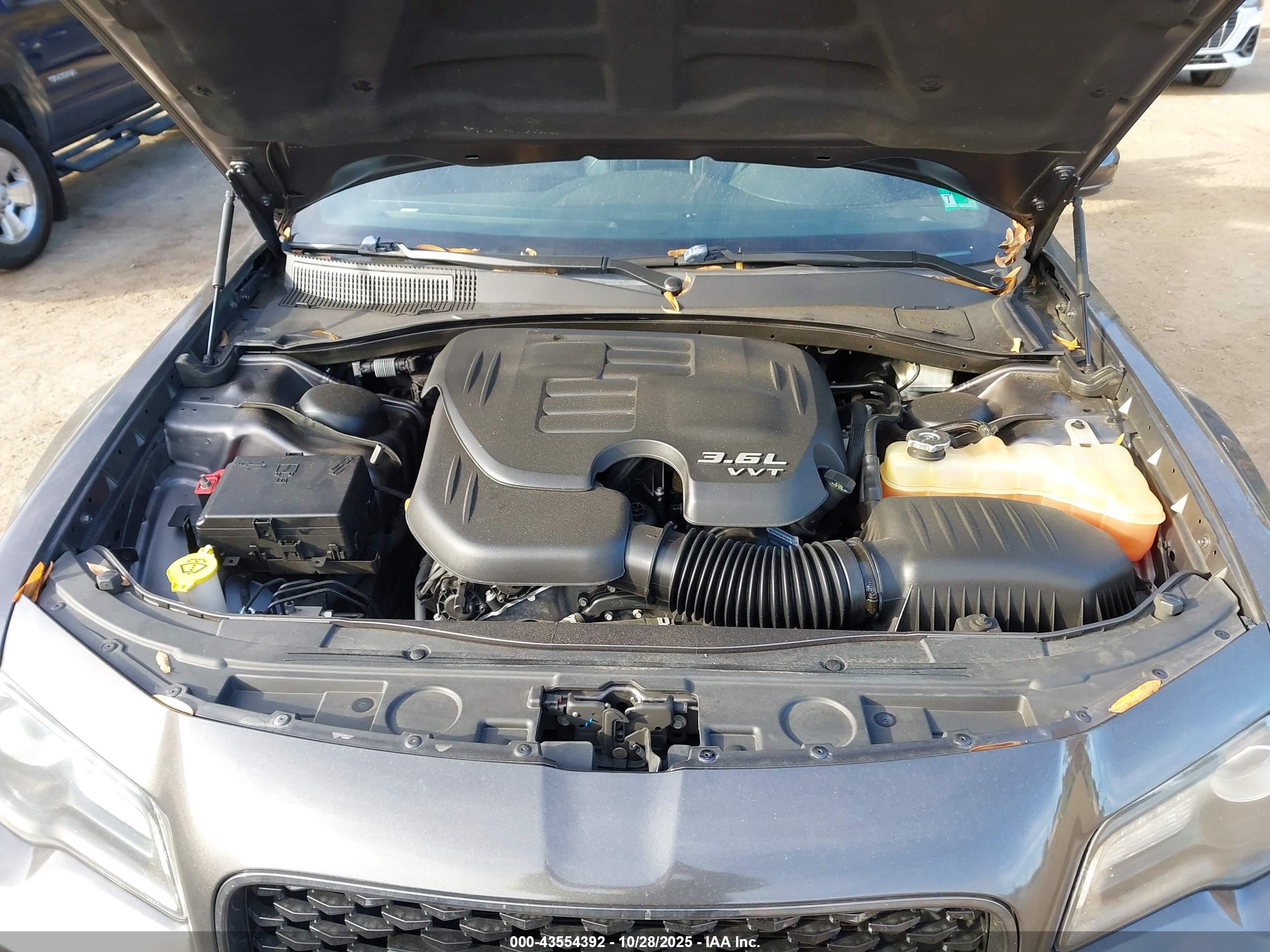 CHRYSLER 300 image 10