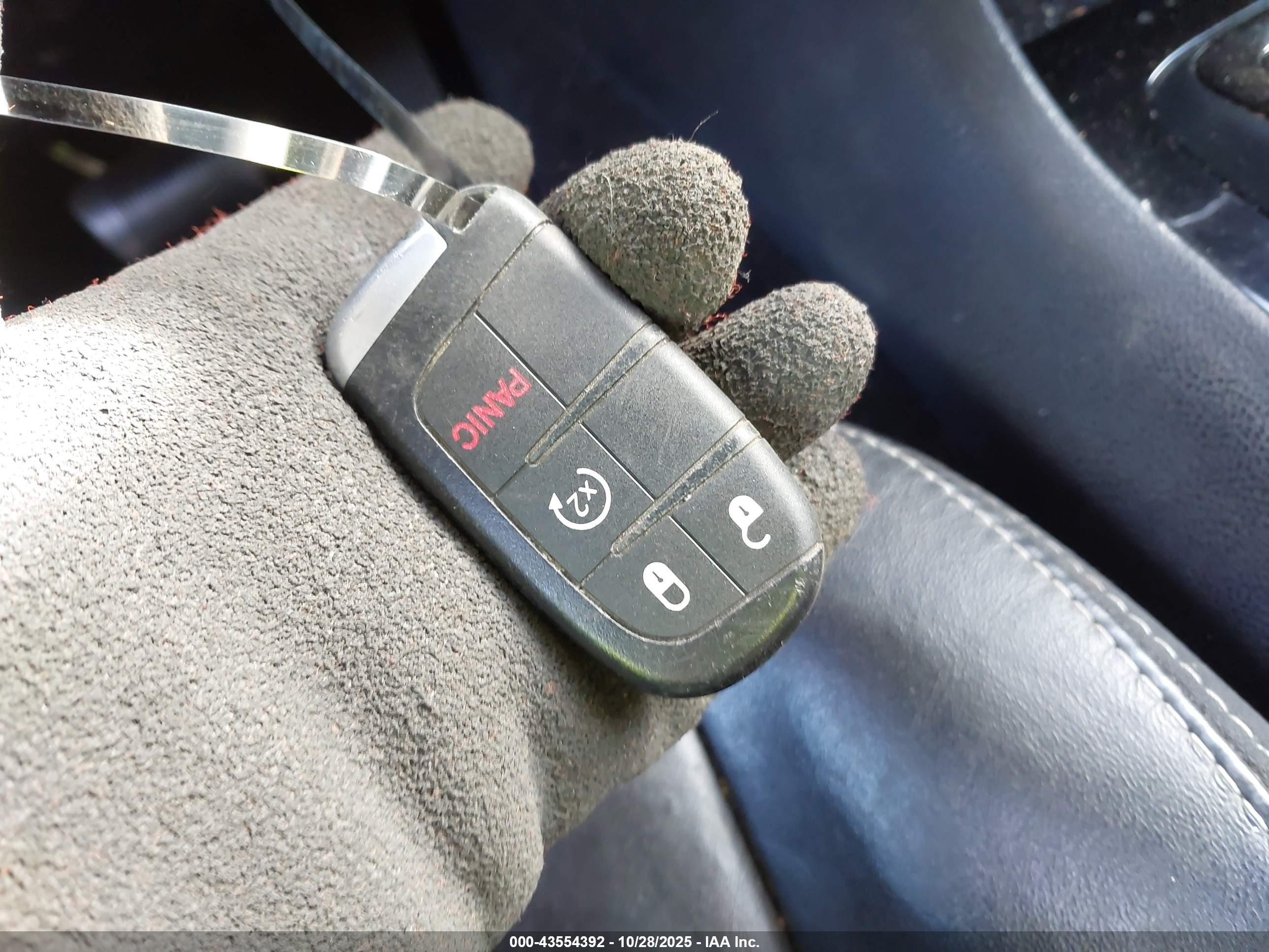 CHRYSLER 300 image 11