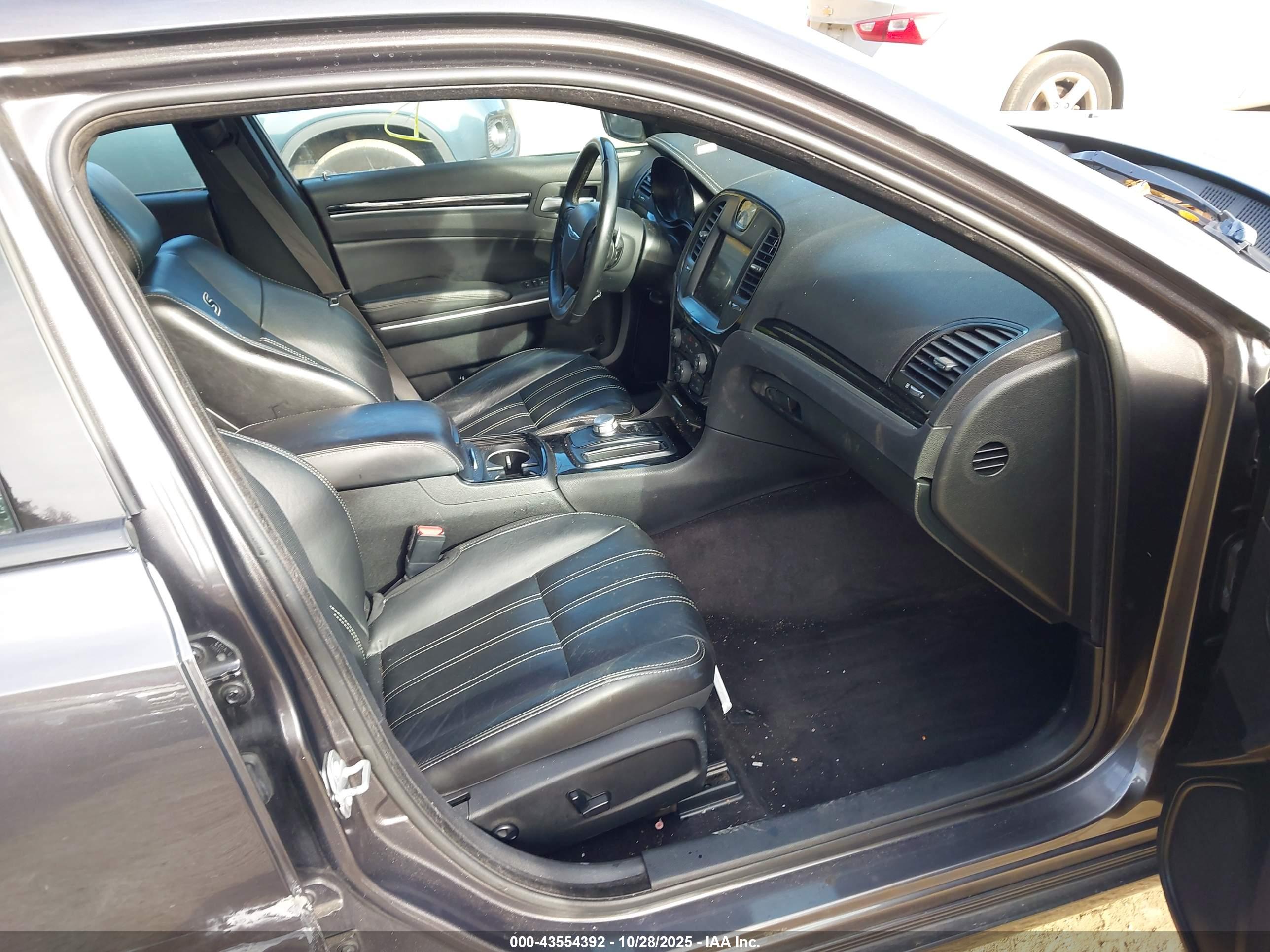 CHRYSLER 300 image 5
