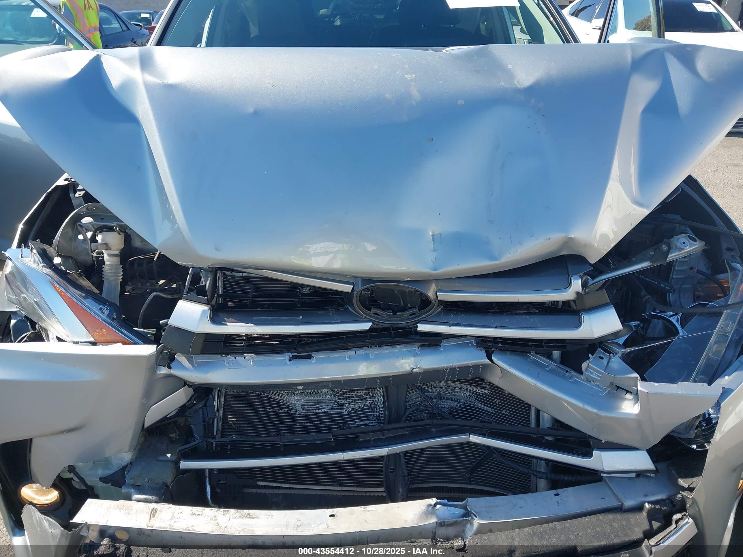 TOYOTA HIGHLANDER image 10