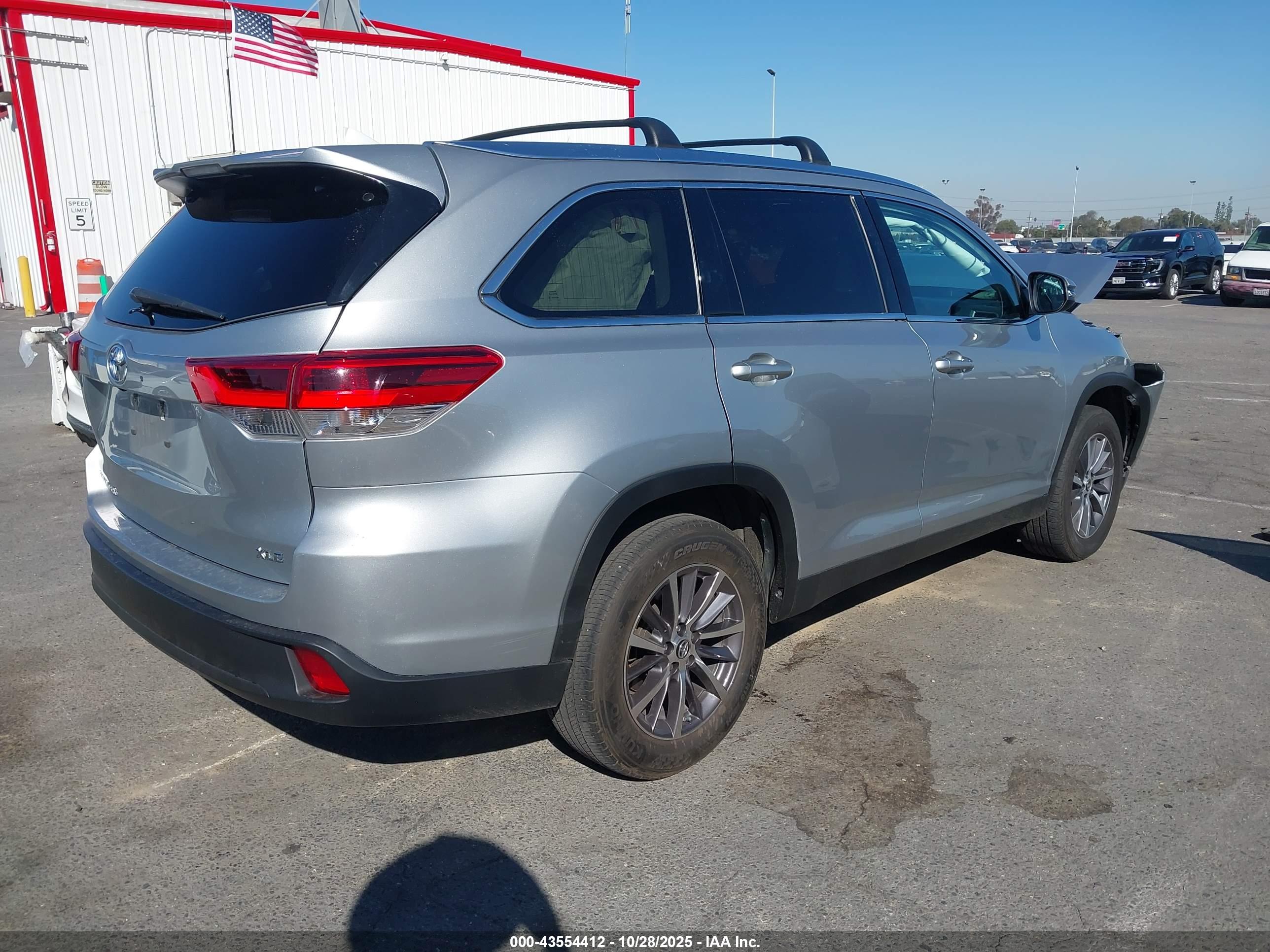 TOYOTA HIGHLANDER image 4