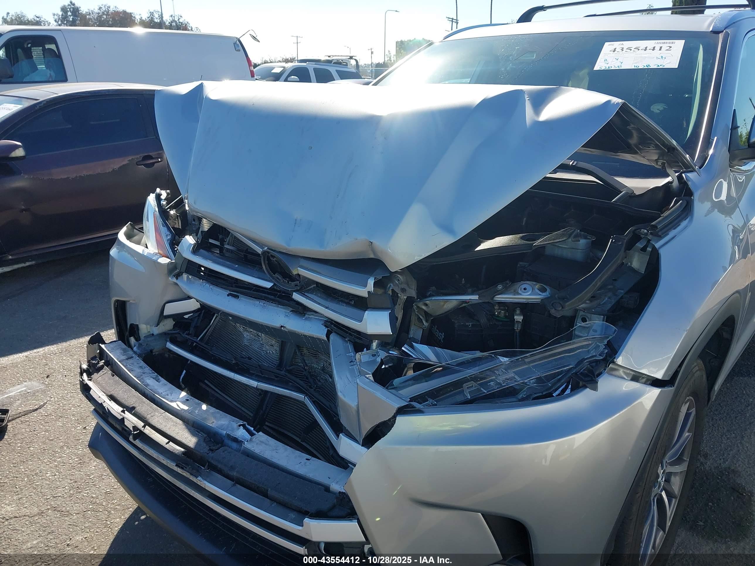 TOYOTA HIGHLANDER image 6