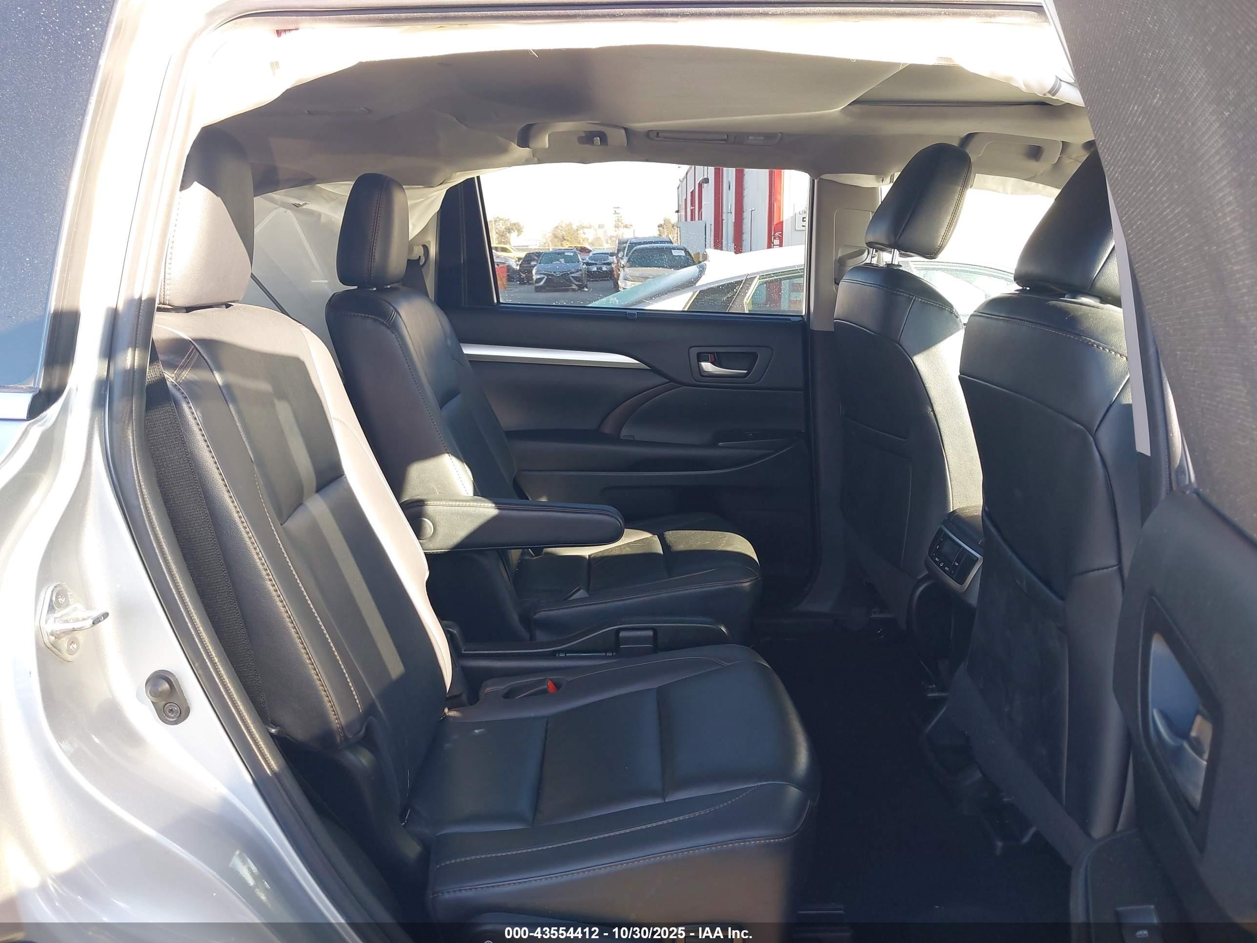 TOYOTA HIGHLANDER image 8