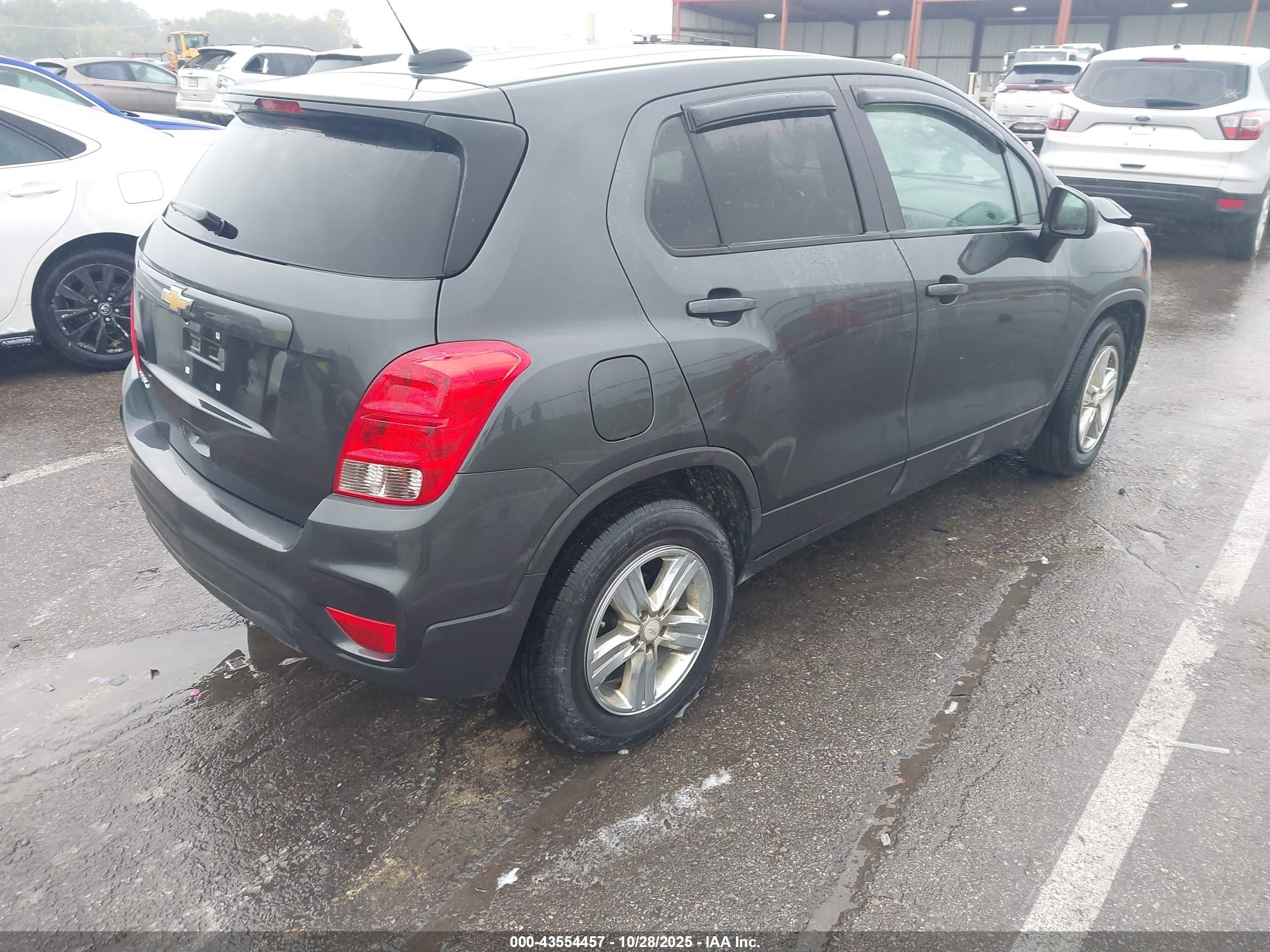 CHEVROLET TRAX image 4