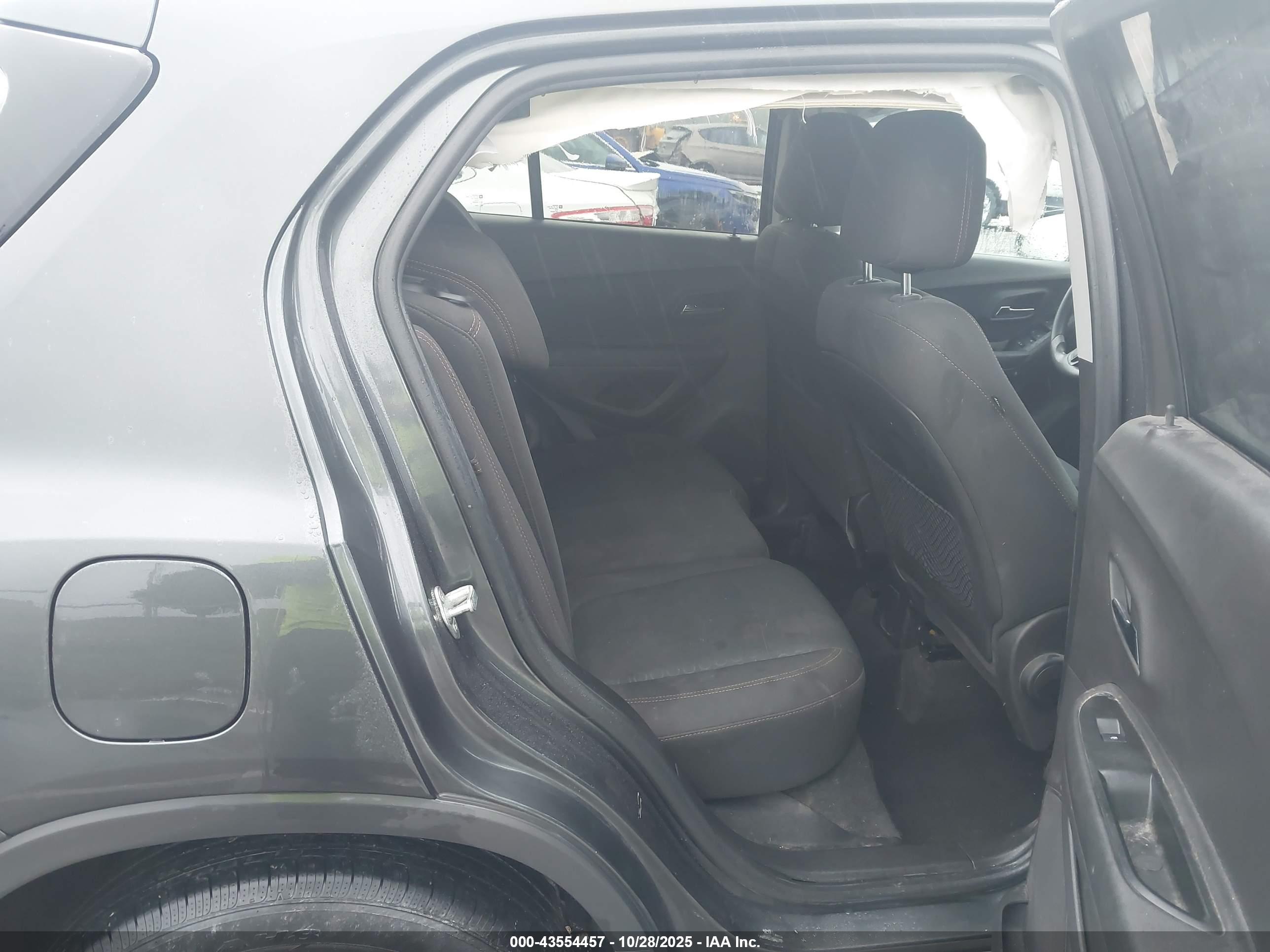 CHEVROLET TRAX image 8