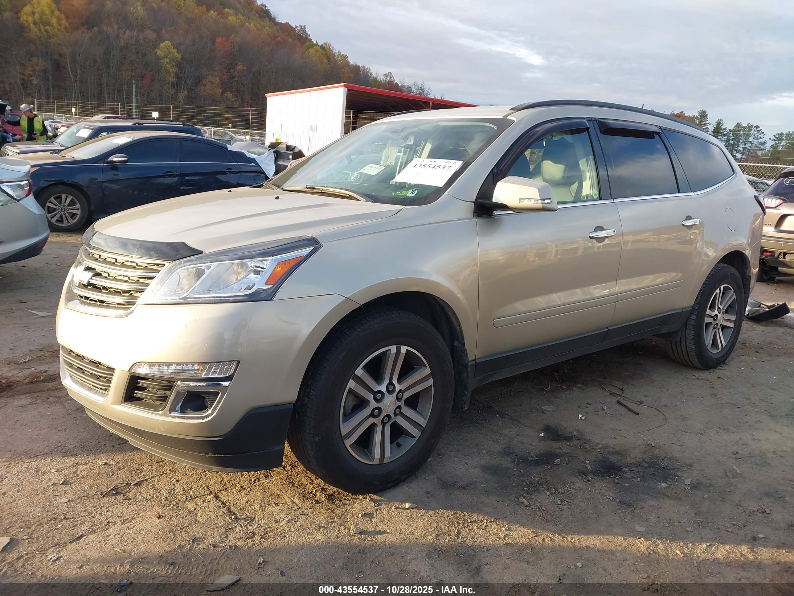 CHEVROLET TRAVERSE image 2